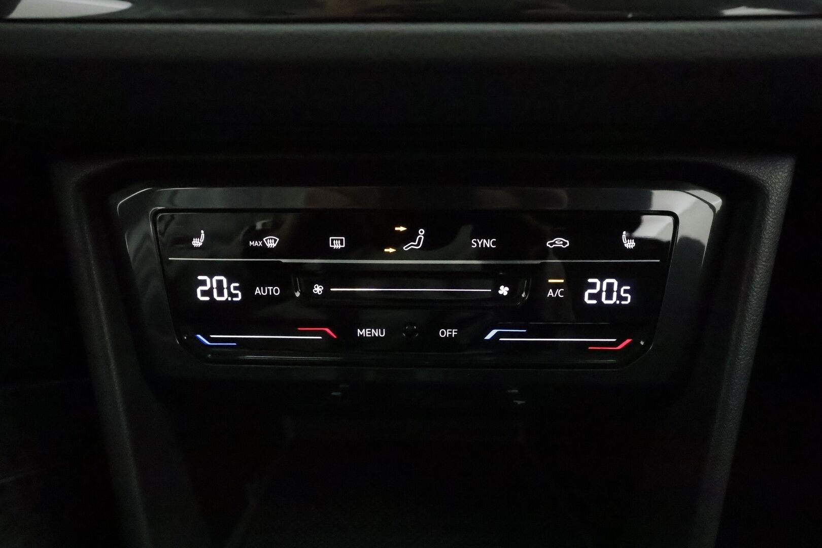 Volkswagen Tiguan 2024 Style Business eHybrid 180 kW DSG *Matrix LED / ACC / Vetokoukku / Keyless / Kamera* - 3,99 % KORKOTARJOUS TÄHÄN AUTOON - SoH 100% / 1. Omisteinen / Suomi-Auto / Kahdet Vanteet
