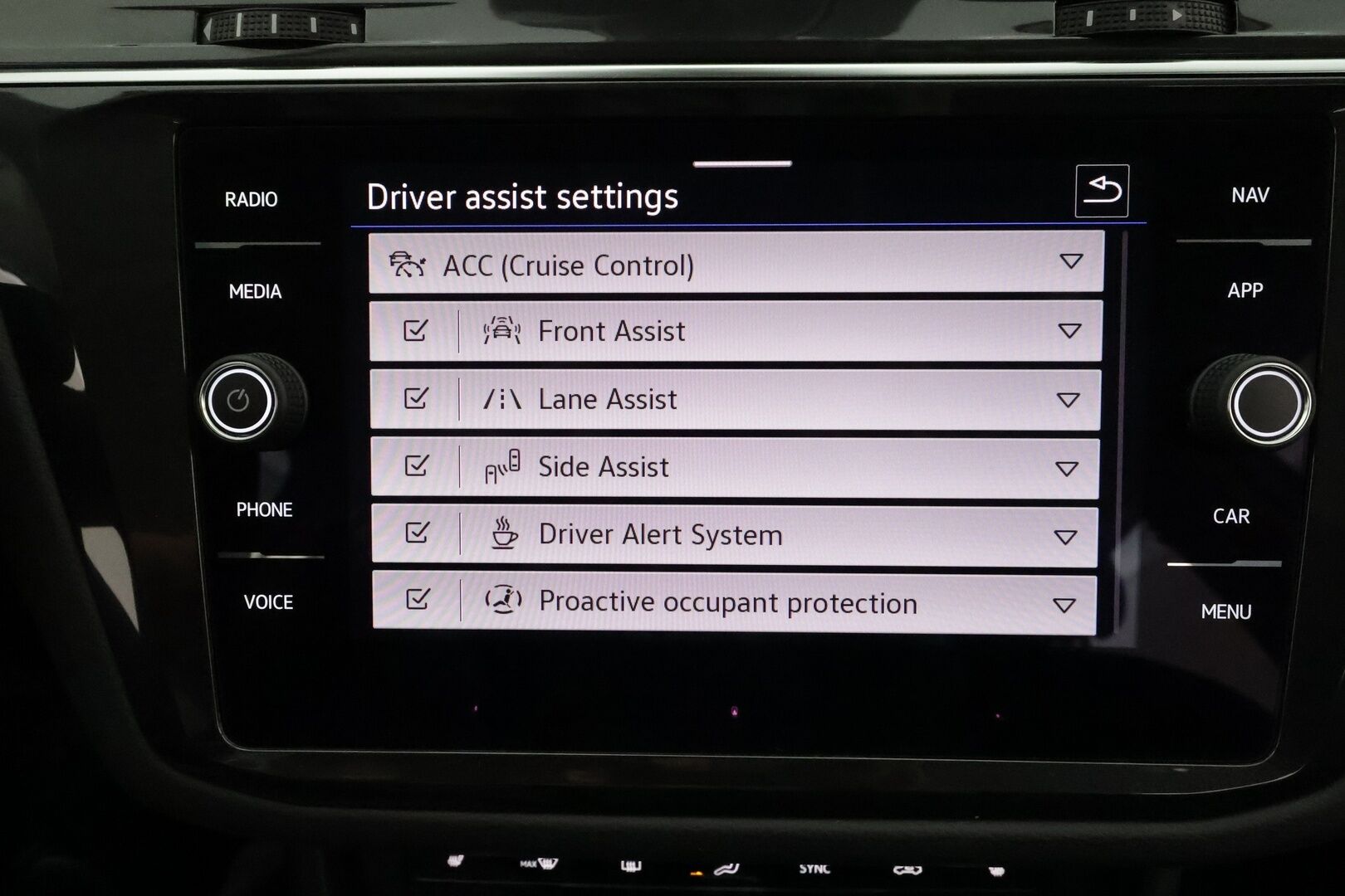 Volkswagen Tiguan 2024 Style Business eHybrid 180 kW DSG *Matrix LED / ACC / Vetokoukku / Keyless / Kamera* - 3,99 % KORKOTARJOUS TÄHÄN AUTOON - SoH 100% / 1. Omisteinen / Suomi-Auto / Kahdet Vanteet