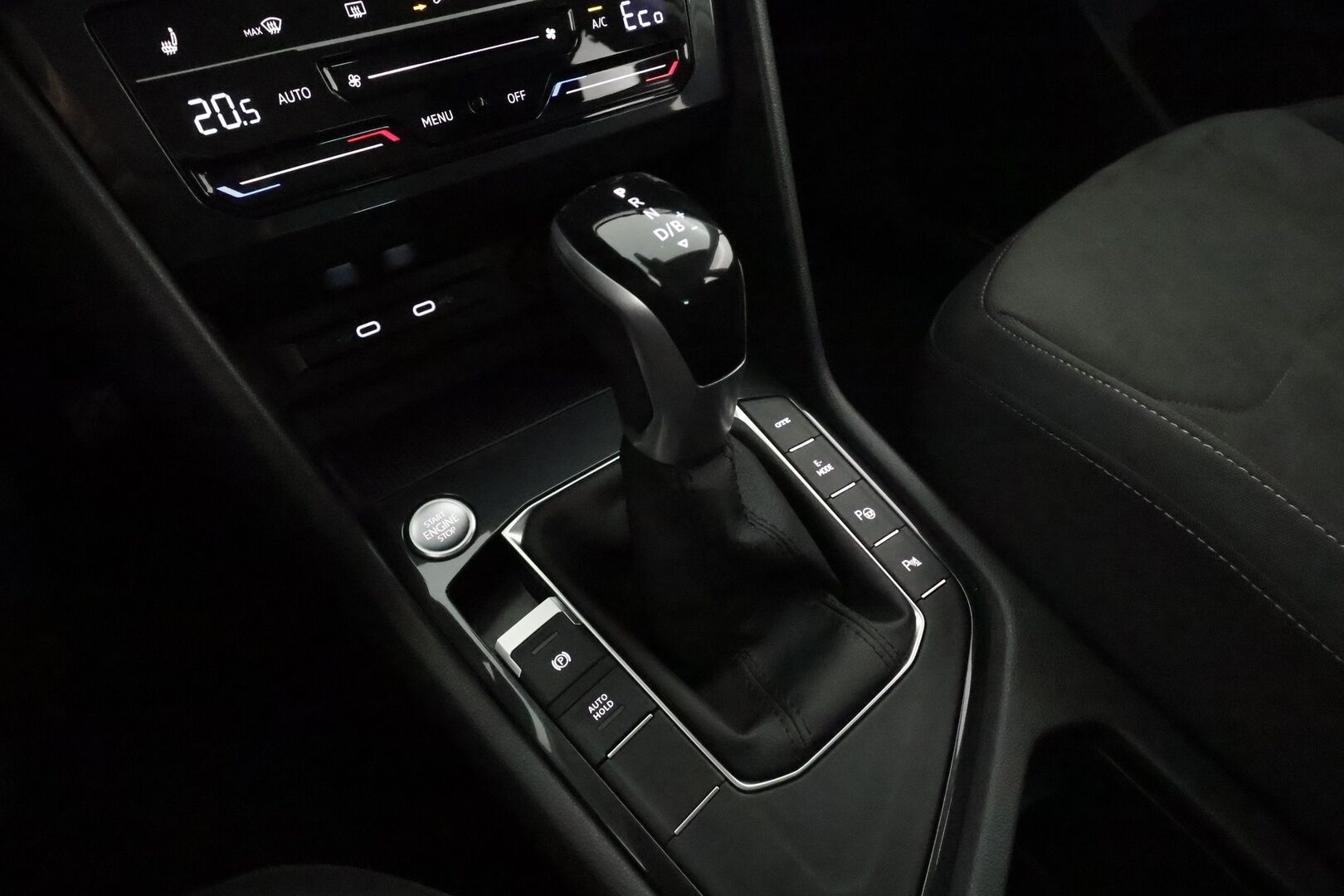 Volkswagen Tiguan 2024 Style Business eHybrid 180 kW DSG *Matrix LED / ACC / Vetokoukku / Keyless / Kamera* - 3,99 % KORKOTARJOUS TÄHÄN AUTOON - SoH 100% / 1. Omisteinen / Suomi-Auto / Kahdet Vanteet