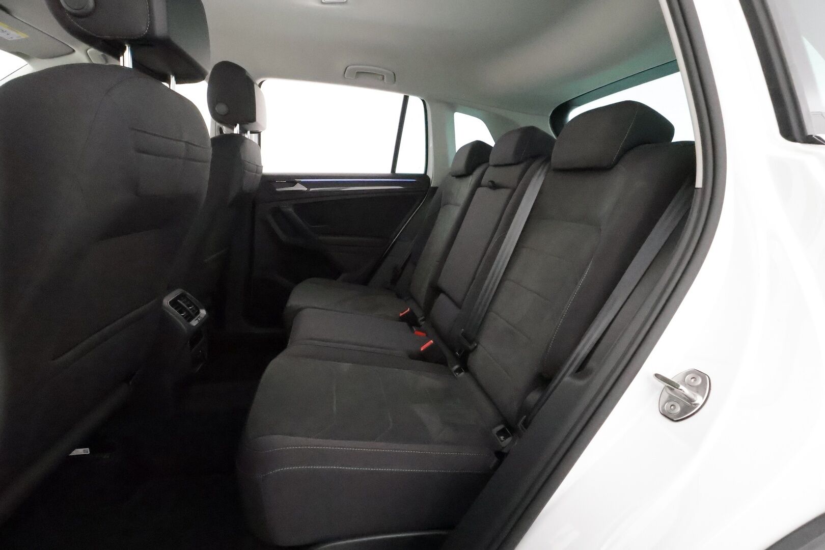 Volkswagen Tiguan 2024 Style Business eHybrid 180 kW DSG *Matrix LED / ACC / Vetokoukku / Keyless / Kamera* - 3,99 % KORKOTARJOUS TÄHÄN AUTOON - SoH 100% / 1. Omisteinen / Suomi-Auto / Kahdet Vanteet