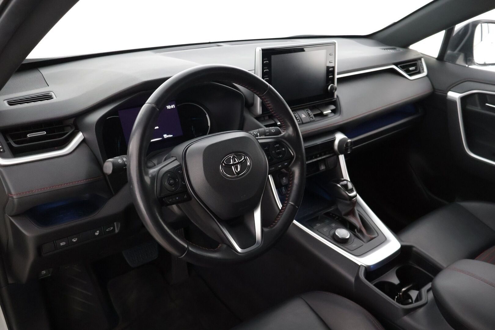 Toyota RAV4 2022 TOYOTA RAV4 Farmari (AC) 4ov 2487cm3 * Adap.vakkari / Vetokoukku / Ratinlämmitin / Peruutuskamera / Nahkasisusta / Sähköluukku * - 3,99 % KORKOTARJOUS TÄHÄN AUTOON 31.8. ASTI! - * Merkkiliikkeen huoltohistoria / Huippusiisti / Hyvä varustelutaso / 2x renkailla ja latauspiuhoilla*