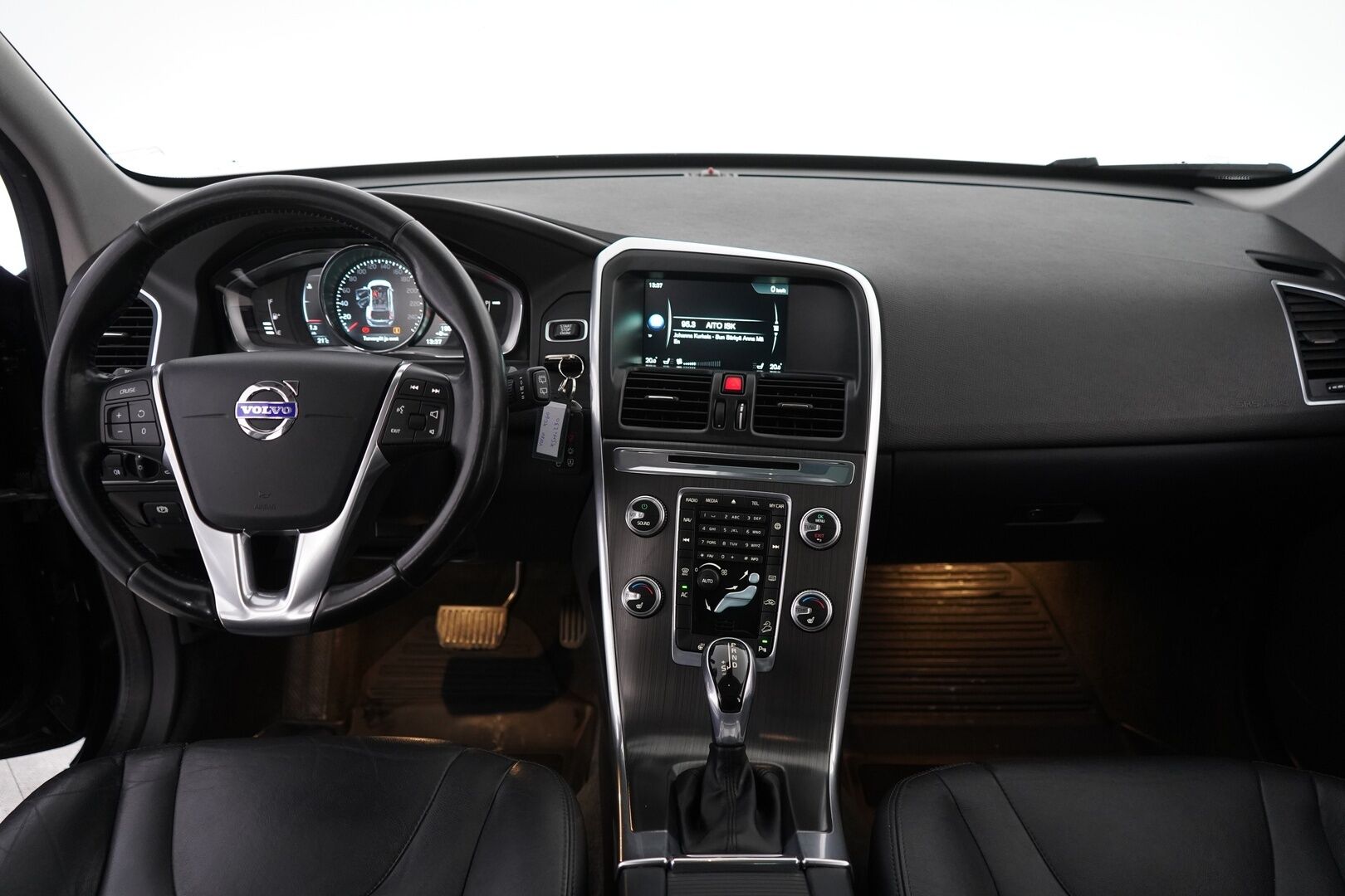 Volvo XC60 2016 D4 AWD Summum aut - Nahat | Webasto | Koukku | Panorama | Muistipenkit | Bluetooth | Ratinlämmitin | Tutkat | Digimittaristo | Juuri katsastettu | Kahdet renkaat | Hihna vaihdettu 134tkm | Viimeisin huolto 166tkm 