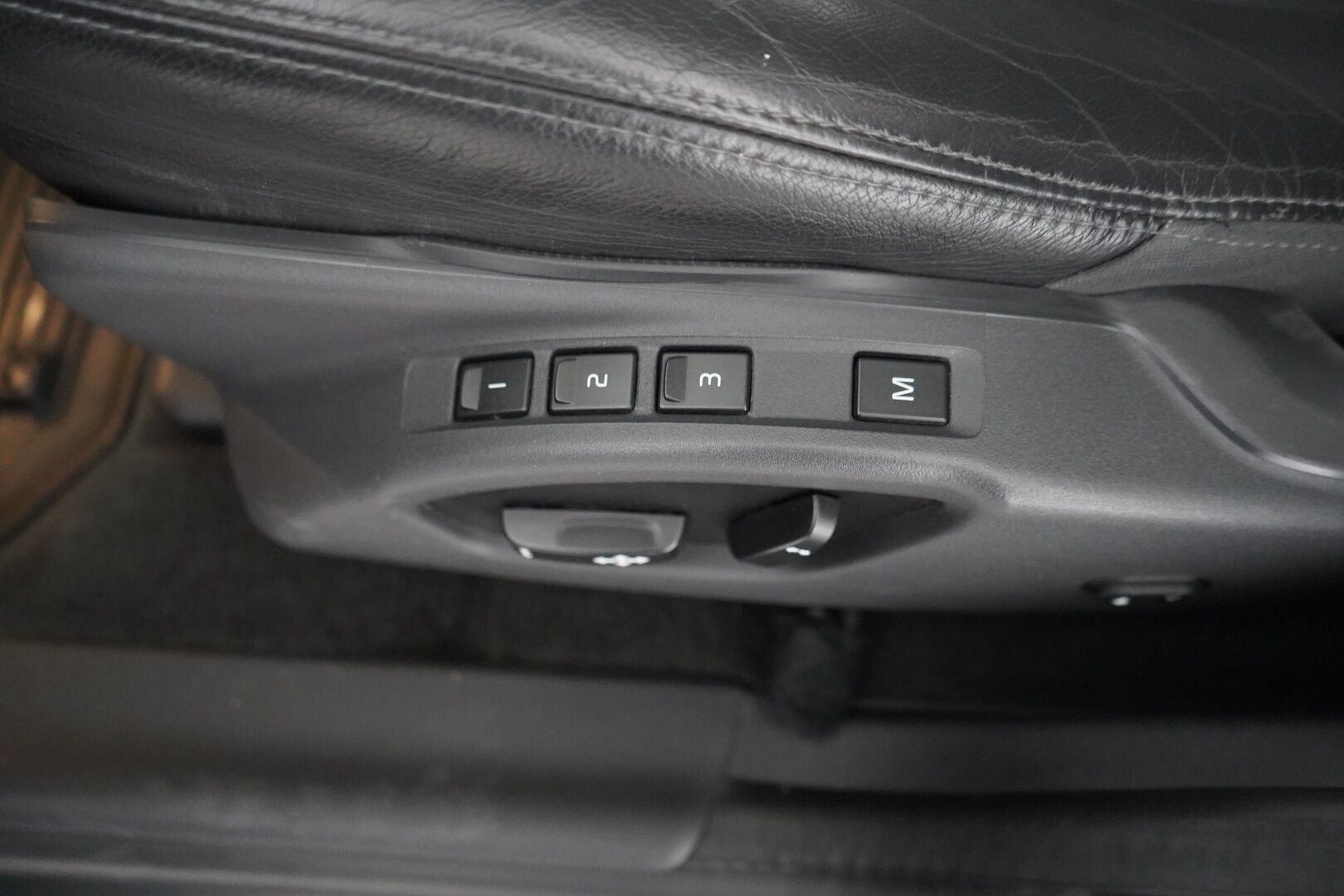 Volvo XC60 2016 D4 AWD Summum aut - Nahat | Webasto | Koukku | Panorama | Muistipenkit | Bluetooth | Ratinlämmitin | Tutkat | Digimittaristo | Juuri katsastettu | Kahdet renkaat | Hihna vaihdettu 134tkm | Viimeisin huolto 166tkm 