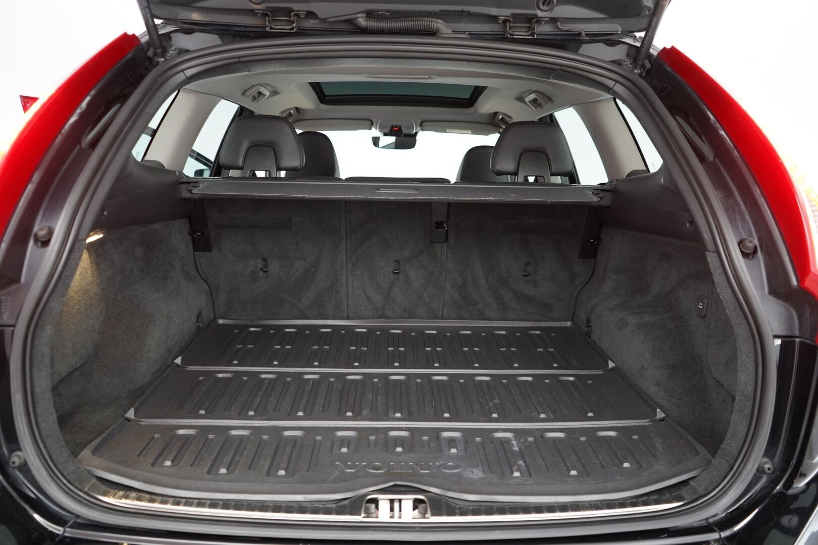 Volvo XC60 2016 D4 AWD Summum aut - Nahat | Webasto | Koukku | Panorama | Muistipenkit | Bluetooth | Ratinlämmitin | Tutkat | Digimittaristo | Juuri katsastettu | Kahdet renkaat | Hihna vaihdettu 134tkm | Viimeisin huolto 166tkm 