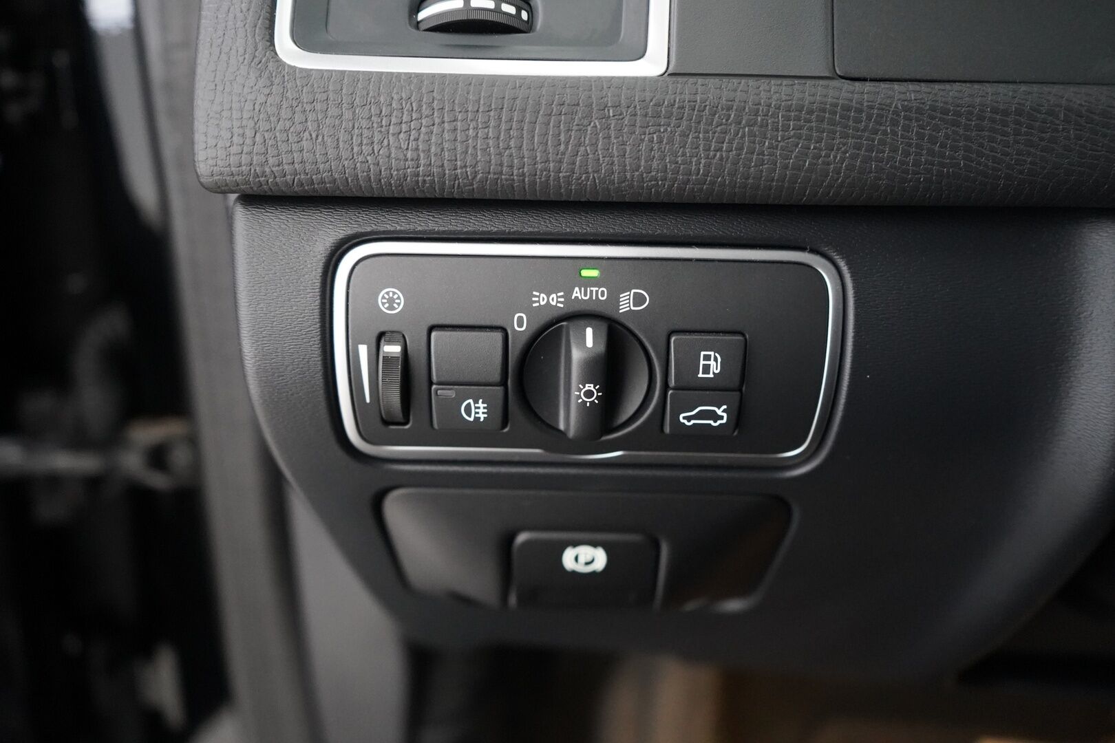 Volvo XC60 2016 D4 AWD Summum aut - Nahat | Webasto | Koukku | Panorama | Muistipenkit | Bluetooth | Ratinlämmitin | Tutkat | Digimittaristo | Juuri katsastettu | Kahdet renkaat | Hihna vaihdettu 134tkm | Viimeisin huolto 166tkm 
