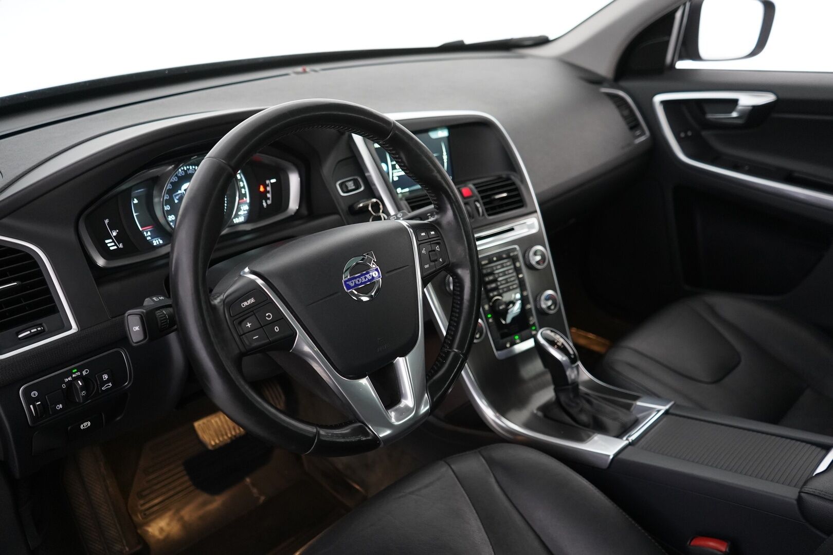 Volvo XC60 2016 D4 AWD Summum aut - Nahat | Webasto | Koukku | Panorama | Muistipenkit | Bluetooth | Ratinlämmitin | Tutkat | Digimittaristo | Juuri katsastettu | Kahdet renkaat | Hihna vaihdettu 134tkm | Viimeisin huolto 166tkm 