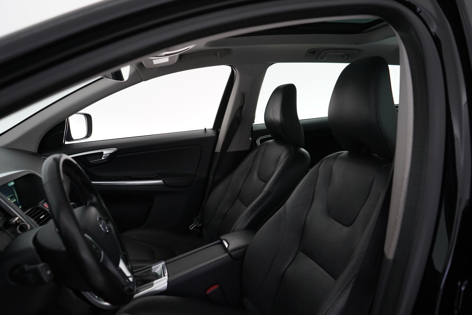Volvo XC60 2016 D4 AWD Summum aut - Nahat | Webasto | Koukku | Panorama | Muistipenkit | Bluetooth | Ratinlämmitin | Tutkat | Digimittaristo | Juuri katsastettu | Kahdet renkaat | Hihna vaihdettu 134tkm | Viimeisin huolto 166tkm 