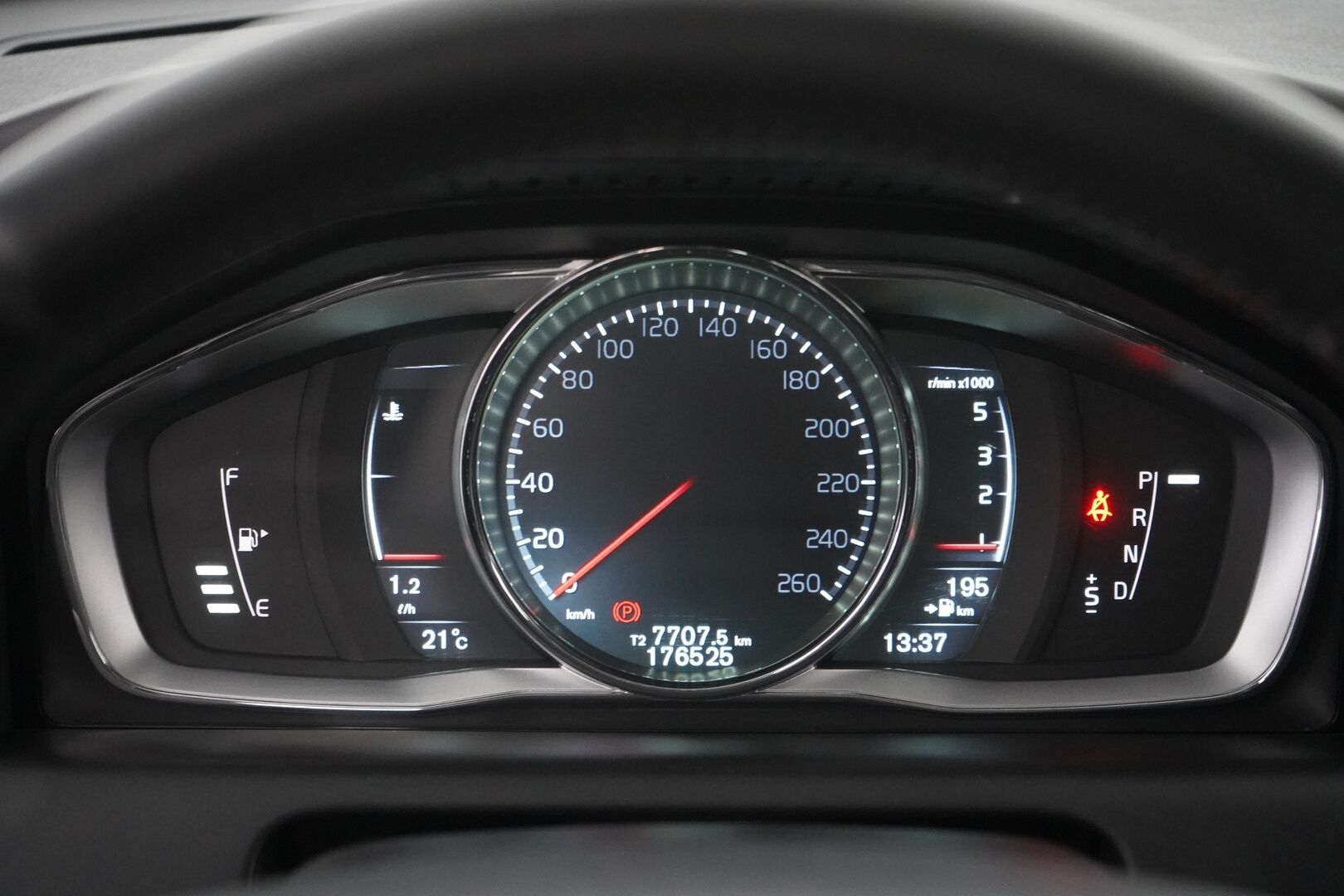 Volvo XC60 2016 D4 AWD Summum aut - Nahat | Webasto | Koukku | Panorama | Muistipenkit | Bluetooth | Ratinlämmitin | Tutkat | Digimittaristo | Juuri katsastettu | Kahdet renkaat | Hihna vaihdettu 134tkm | Viimeisin huolto 166tkm 