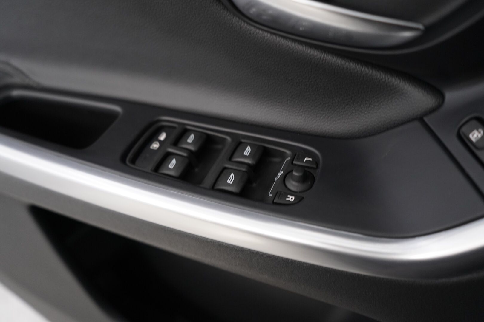 Volvo XC60 2016 D4 AWD Summum aut - Nahat | Webasto | Koukku | Panorama | Muistipenkit | Bluetooth | Ratinlämmitin | Tutkat | Digimittaristo | Juuri katsastettu | Kahdet renkaat | Hihna vaihdettu 134tkm | Viimeisin huolto 166tkm 