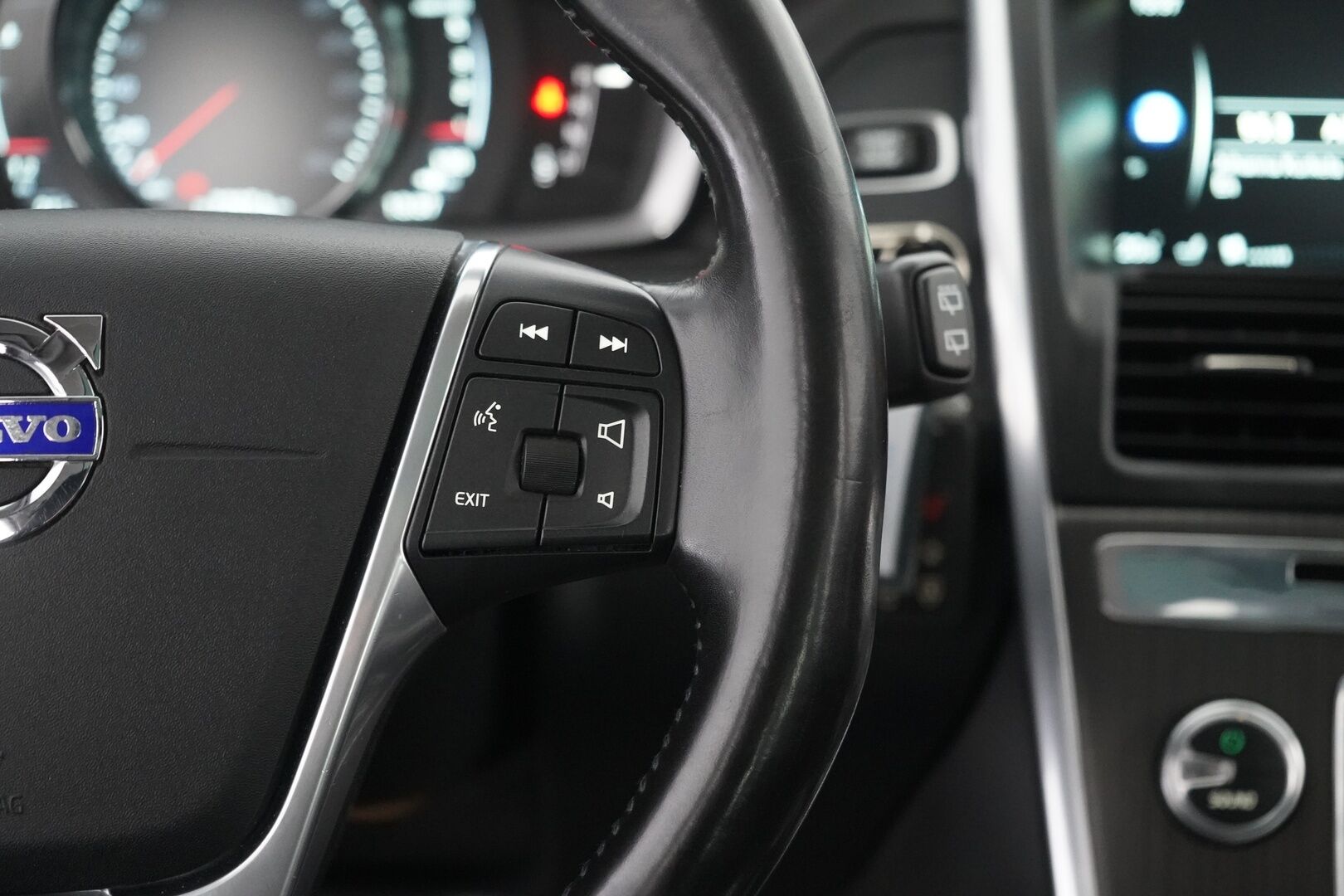 Volvo XC60 2016 D4 AWD Summum aut - Nahat | Webasto | Koukku | Panorama | Muistipenkit | Bluetooth | Ratinlämmitin | Tutkat | Digimittaristo | Juuri katsastettu | Kahdet renkaat | Hihna vaihdettu 134tkm | Viimeisin huolto 166tkm 