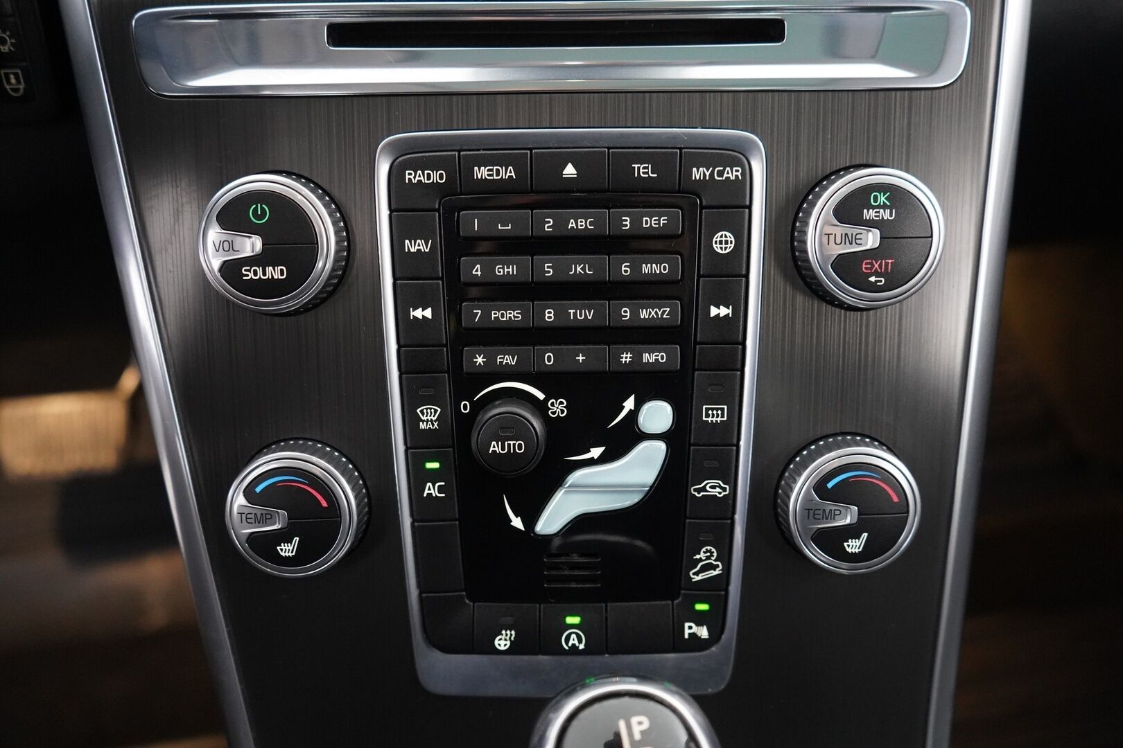 Volvo XC60 2016 D4 AWD Summum aut - Nahat | Webasto | Koukku | Panorama | Muistipenkit | Bluetooth | Ratinlämmitin | Tutkat | Digimittaristo | Juuri katsastettu | Kahdet renkaat | Hihna vaihdettu 134tkm | Viimeisin huolto 166tkm 