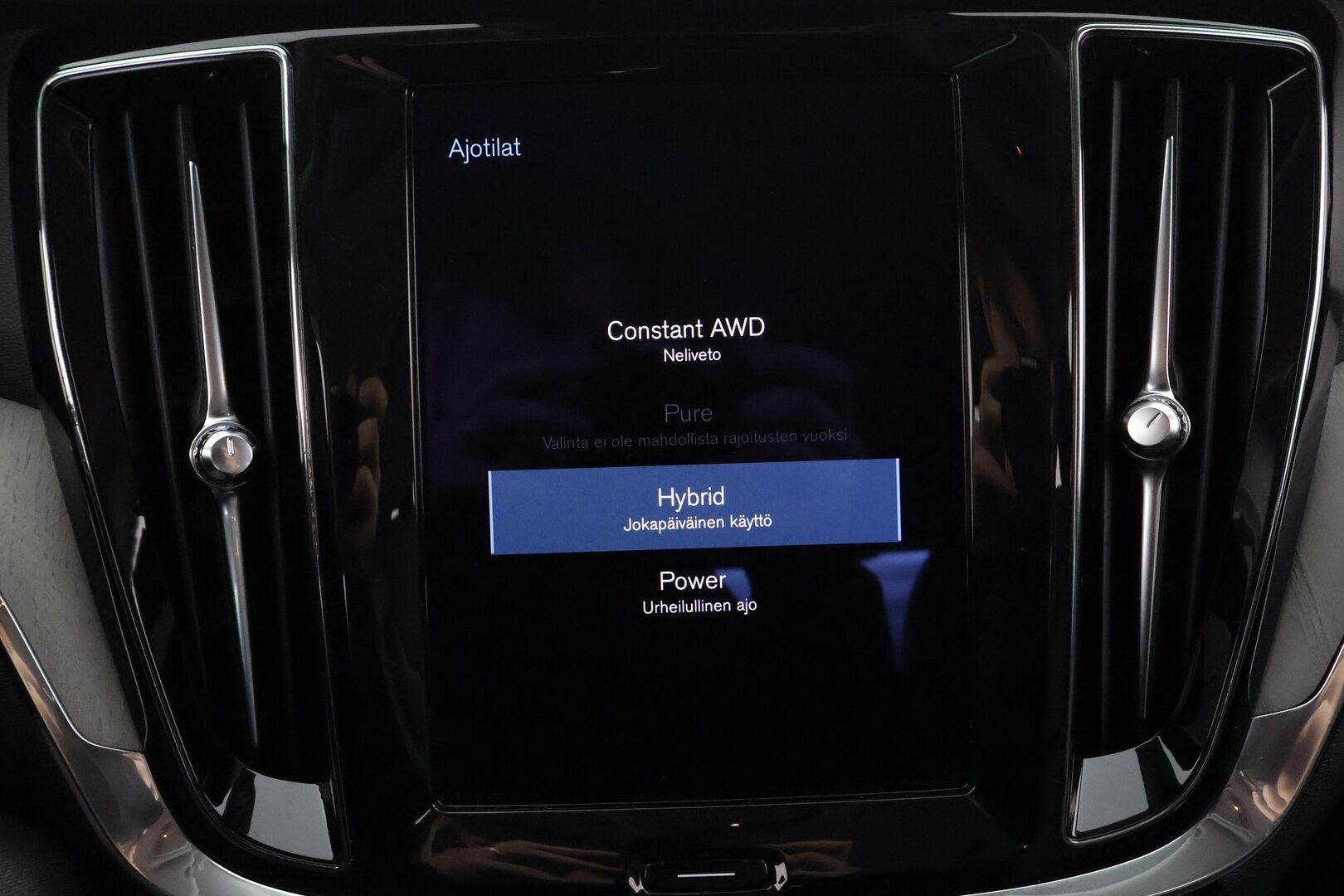 Volvo S60 2021 T8 TwE AWD Business Inscription aut * ACC / P.kamera / Muistipenkki / Webasto / Koukku / LED / Navi * - Nokian Nastarenkaat / Hiljattain Huollettu / Siistikuntoinen / Carplay / 2x Volvo Alut!