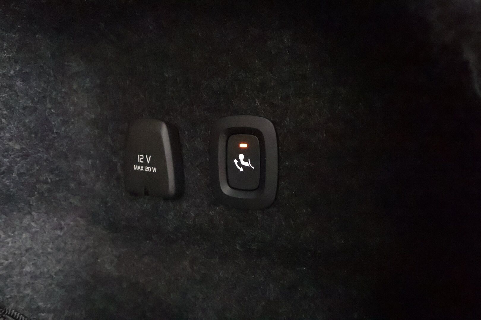 Volvo S60 2021 T8 TwE AWD Business Inscription aut * ACC / P.kamera / Muistipenkki / Webasto / Koukku / LED / Navi * - Nokian Nastarenkaat / Hiljattain Huollettu / Siistikuntoinen / Carplay / 2x Volvo Alut!