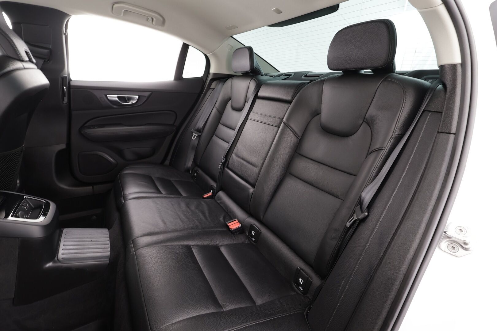 Volvo S60 2021 T8 TwE AWD Business Inscription aut * ACC / P.kamera / Muistipenkki / Webasto / Koukku / LED / Navi * - Nokian Nastarenkaat / Hiljattain Huollettu / Siistikuntoinen / Carplay / 2x Volvo Alut!