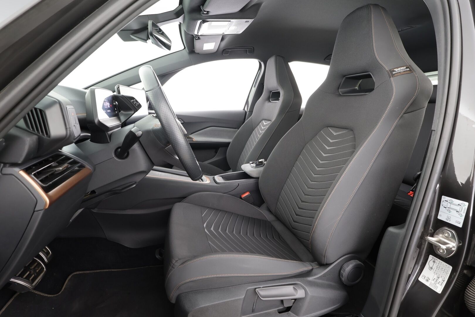 CUPRA Born 2024 150 kW 58 kWh - | ACC | ILP | P.kamera | Keyless | Lane Assist | LED | Apple & Android | Lämm. ratti | Ambient | 2x renkaat aluin | 1-om suomiauto | ALV | 