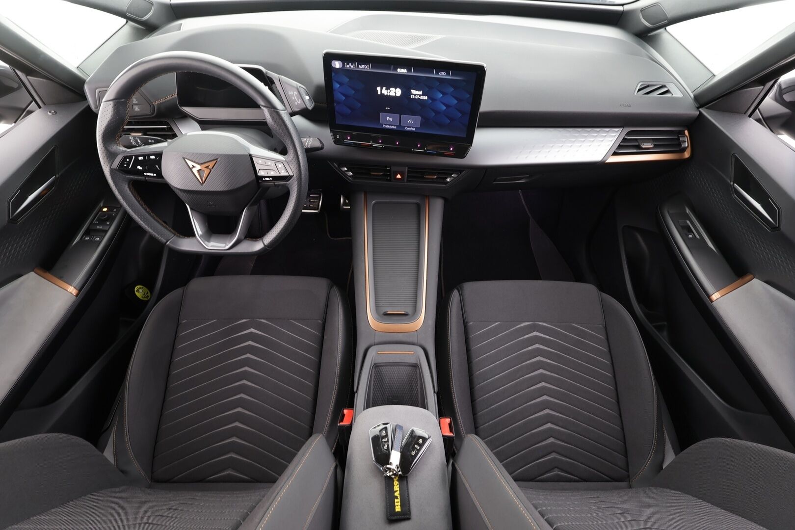 CUPRA Born 2024 150 kW 58 kWh - | ACC | ILP | P.kamera | Keyless | Lane Assist | LED | Apple & Android | Lämm. ratti | Ambient | 2x renkaat aluin | 1-om suomiauto | ALV | 