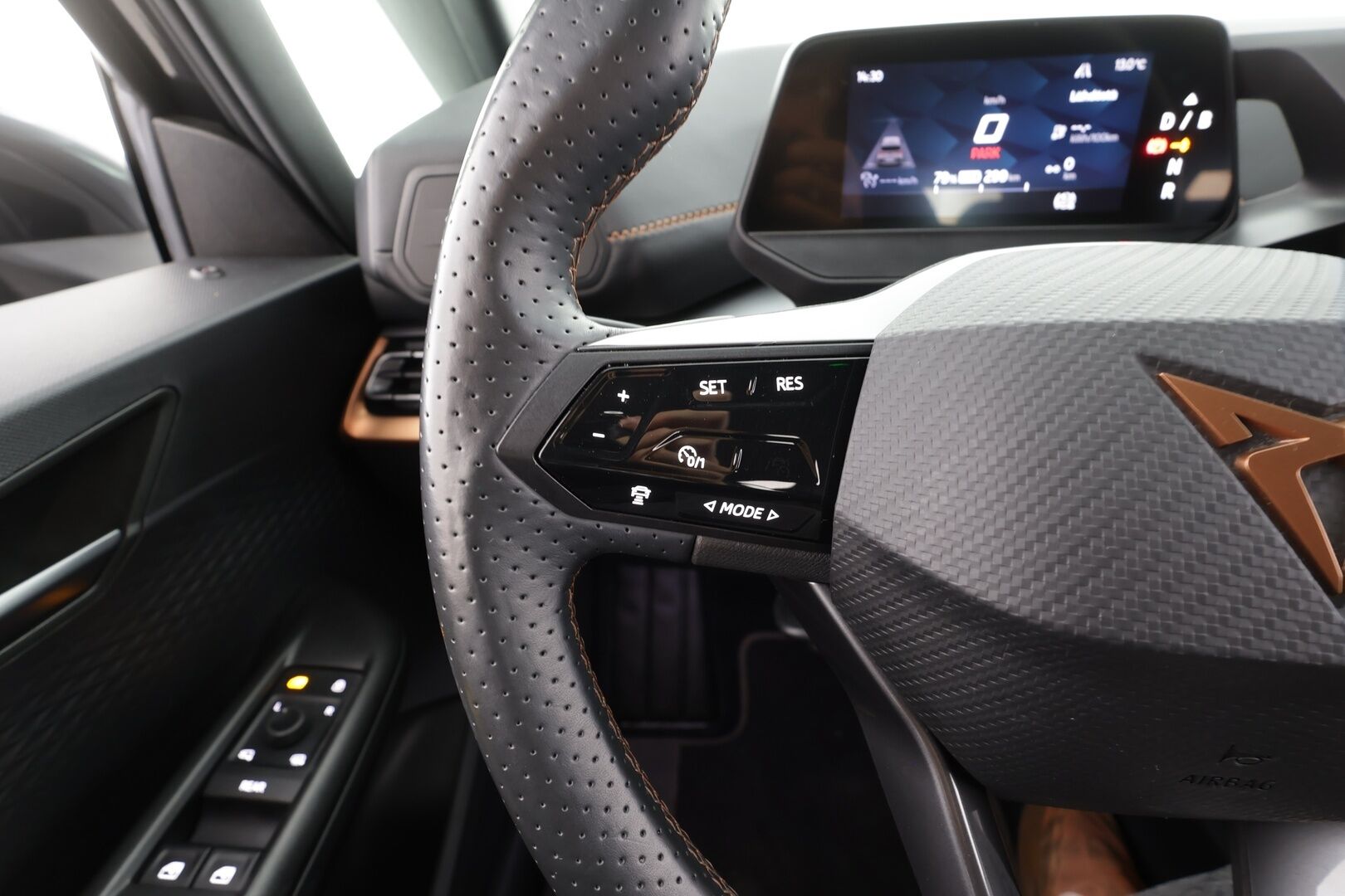 CUPRA Born 2024 150 kW 58 kWh - | ACC | ILP | P.kamera | Keyless | Lane Assist | LED | Apple & Android | Lämm. ratti | Ambient | 2x renkaat aluin | 1-om suomiauto | ALV | 