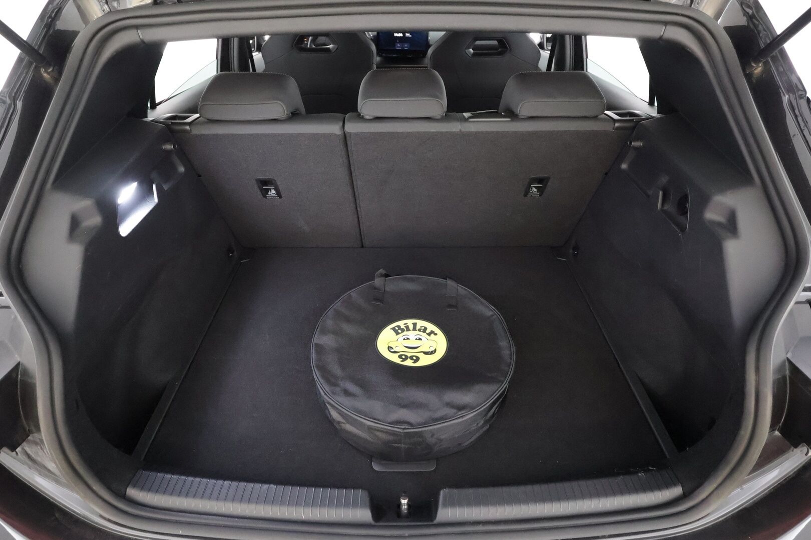 CUPRA Born 2024 150 kW 58 kWh - | ACC | ILP | P.kamera | Keyless | Lane Assist | LED | Apple & Android | Lämm. ratti | Ambient | 2x renkaat aluin | 1-om suomiauto | ALV | 