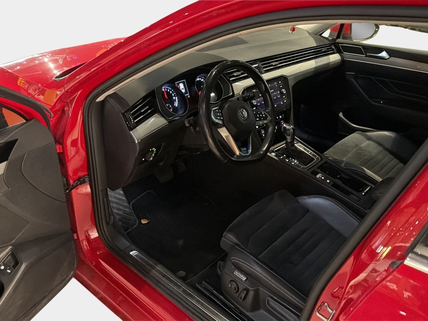 VOLKSWAGEN PASSAT 2020 Sedan GTE Premium Plug-In Hybrid 160 kW DSG aut - Webasto | Koukku | ACC | iQ Matrix LED | Peruutuskamera | Nahka-Alcantara | Navi | Keyless | Supervarusteet! 