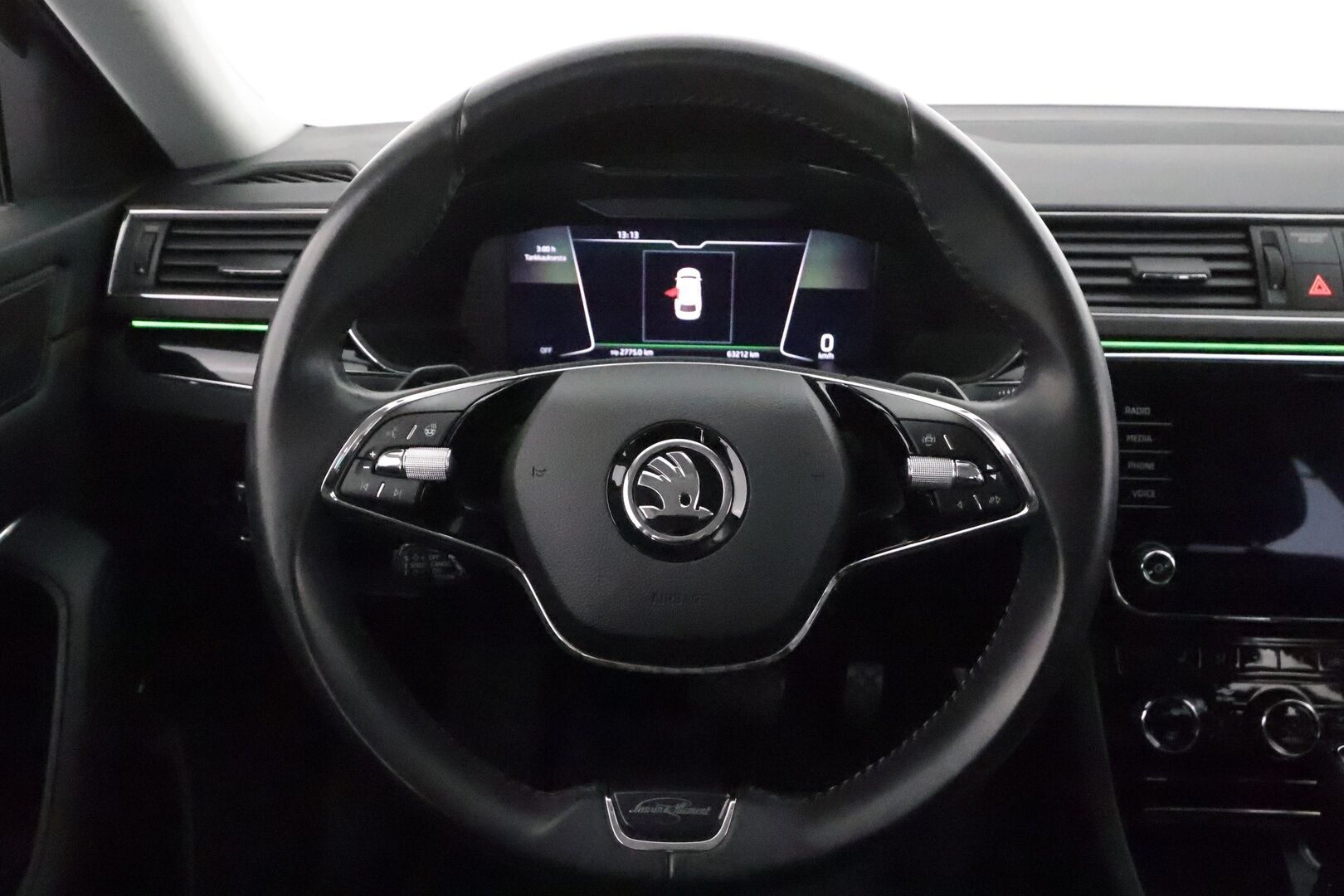 SKODA SUPERB 2021 Combi 1.4TSI PHEV L&K iV DSG *Canton / Webasto / Koukku / ACC / Matrix-LED / 360° / Muistinahat / Kaistavahti / Keyless* - 2x Latauskaapelit / Kahdet Renkaat
