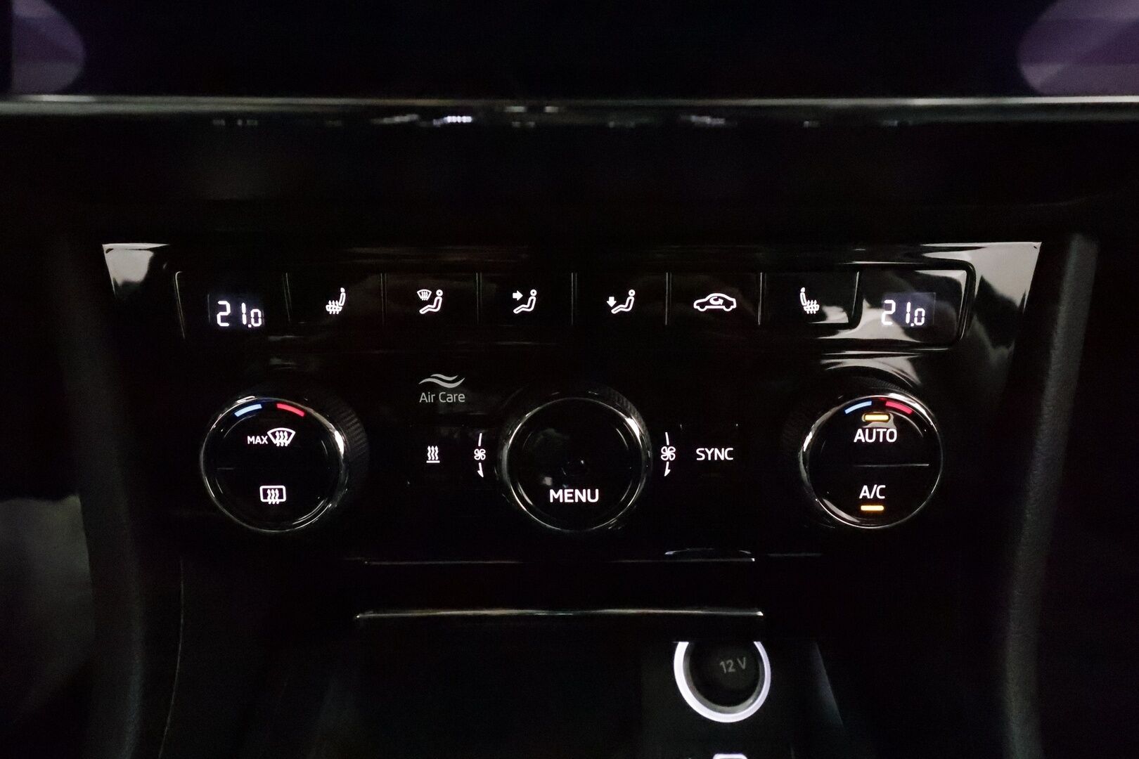 SKODA SUPERB 2021 Combi 1.4TSI PHEV L&K iV DSG *Canton / Webasto / Koukku / ACC / Matrix-LED / 360° / Muistinahat / Kaistavahti / Keyless* - 2x Latauskaapelit / Kahdet Renkaat
