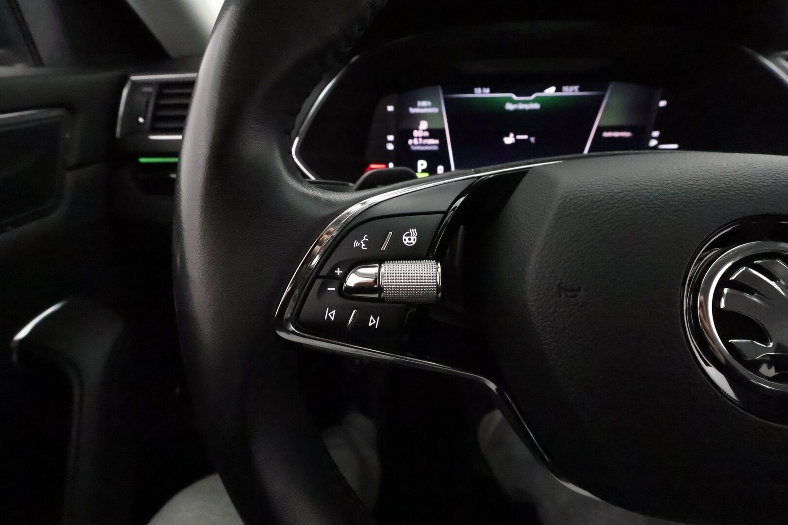 SKODA SUPERB 2021 Combi 1.4TSI PHEV L&K iV DSG *Canton / Webasto / Koukku / ACC / Matrix-LED / 360° / Muistinahat / Kaistavahti / Keyless* - 2x Latauskaapelit / Kahdet Renkaat