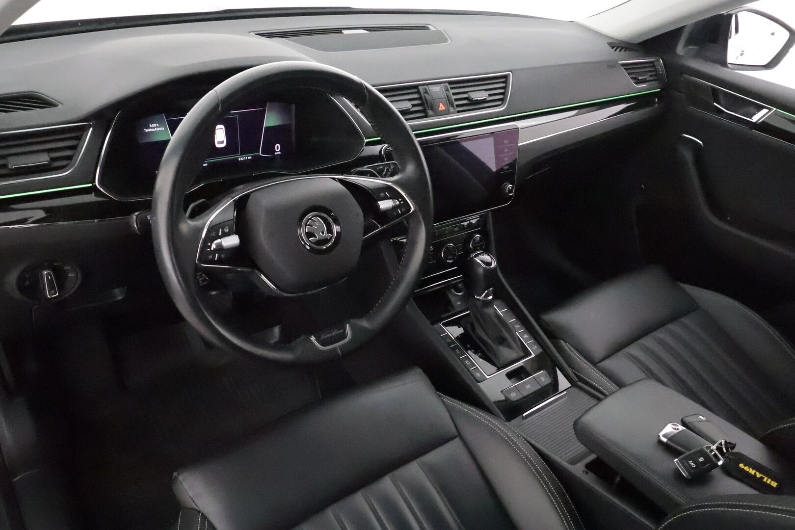 SKODA SUPERB 2021 Combi 1.4TSI PHEV L&K iV DSG *Canton / Webasto / Koukku / ACC / Matrix-LED / 360° / Muistinahat / Kaistavahti / Keyless* - 2x Latauskaapelit / Kahdet Renkaat