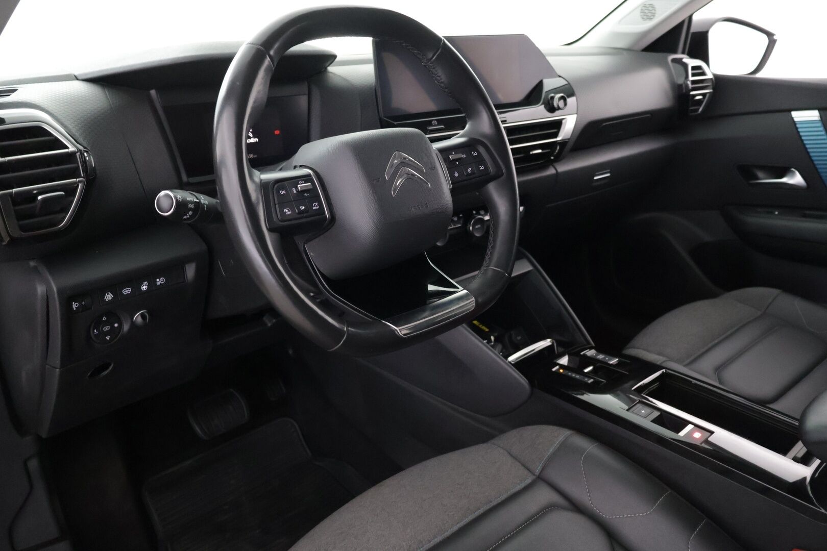 Citroen E-C4 2023 136 Shine Comfort Selection 50 kWh - SoH 93% | ALV | ACC | HUD | P.kamera | LED Vision | KeyLess | Digimittaristo | Ratinlämmitin | CarPlay | Lämmitettävä tuulilasi | Kaistavahti | BLIS | Navi
