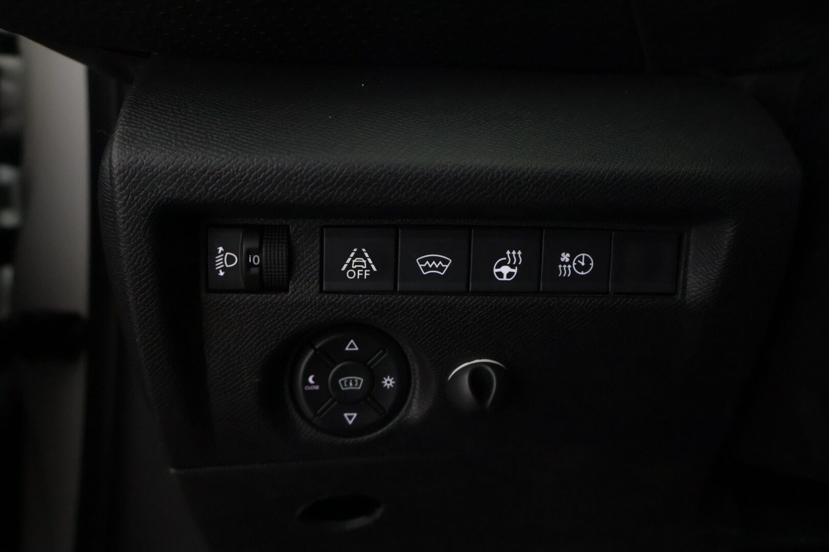 Citroen E-C4 2023 136 Shine Comfort Selection 50 kWh - SoH 93% | ALV | ACC | HUD | P.kamera | LED Vision | KeyLess | Digimittaristo | Ratinlämmitin | CarPlay | Lämmitettävä tuulilasi | Kaistavahti | BLIS | Navi