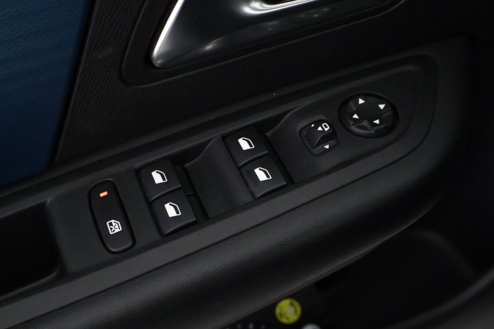 Citroen E-C4 2023 136 Shine Comfort Selection 50 kWh - SoH 93% | ALV | ACC | HUD | P.kamera | LED Vision | KeyLess | Digimittaristo | Ratinlämmitin | CarPlay | Lämmitettävä tuulilasi | Kaistavahti | BLIS | Navi