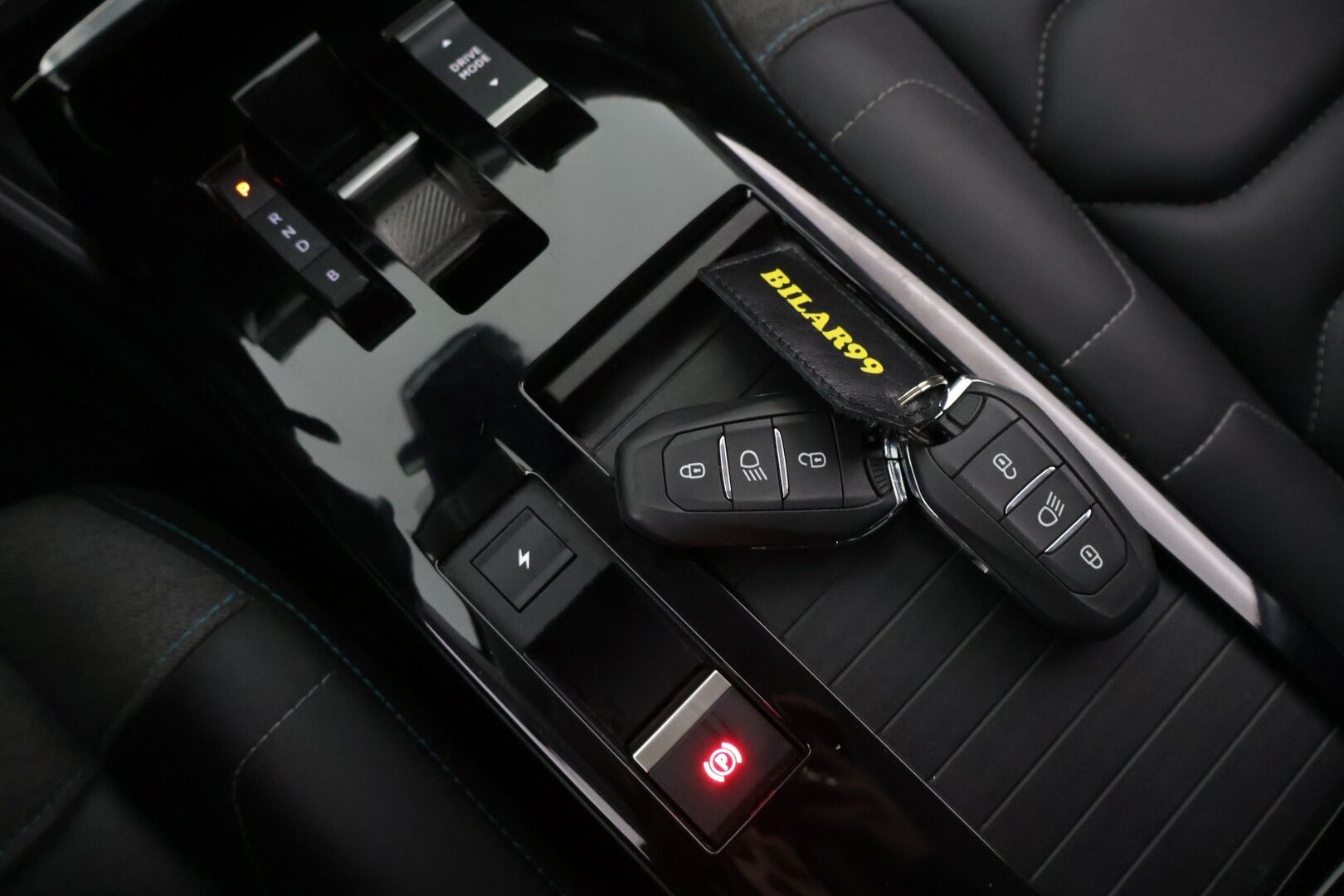 Citroen E-C4 2023 136 Shine Comfort Selection 50 kWh - SoH 93% | ALV | ACC | HUD | P.kamera | LED Vision | KeyLess | Digimittaristo | Ratinlämmitin | CarPlay | Lämmitettävä tuulilasi | Kaistavahti | BLIS | Navi