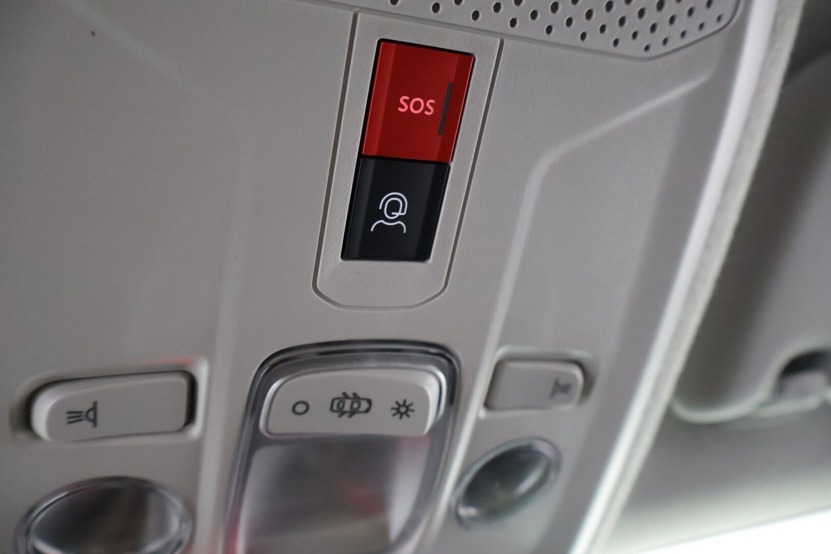 Citroen E-C4 2023 136 Shine Comfort Selection 50 kWh - SoH 93% | ALV | ACC | HUD | P.kamera | LED Vision | KeyLess | Digimittaristo | Ratinlämmitin | CarPlay | Lämmitettävä tuulilasi | Kaistavahti | BLIS | Navi