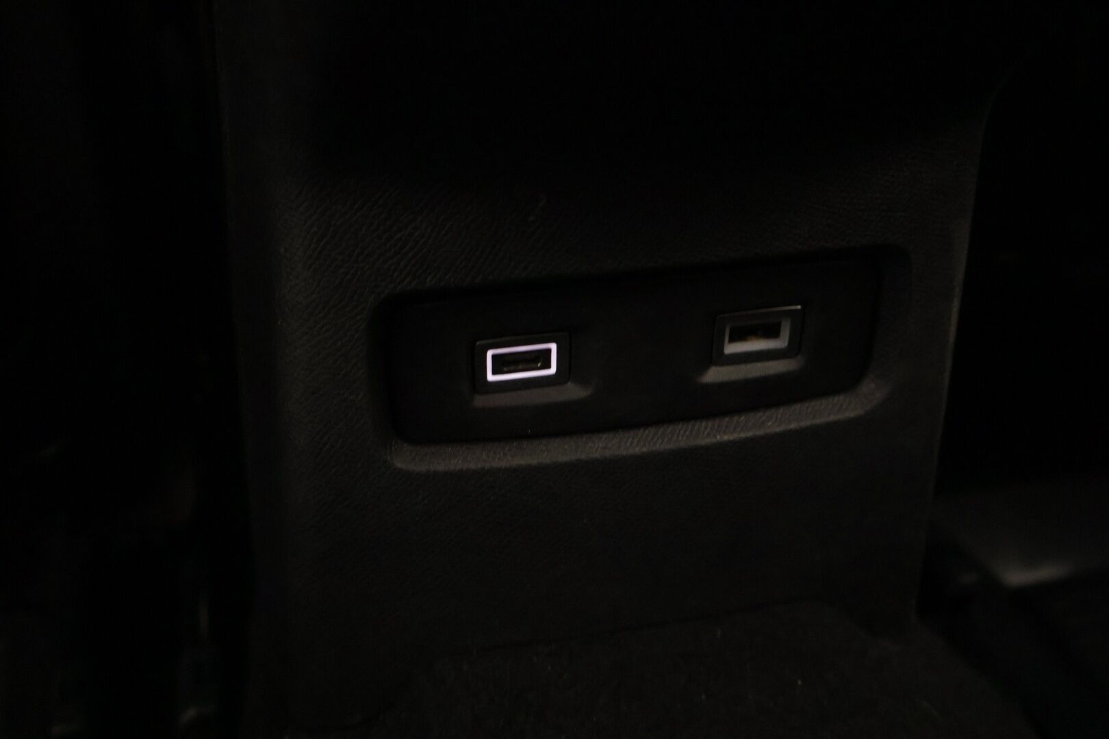 Citroen E-C4 2023 136 Shine Comfort Selection 50 kWh - SoH 93% | ALV | ACC | HUD | P.kamera | LED Vision | KeyLess | Digimittaristo | Ratinlämmitin | CarPlay | Lämmitettävä tuulilasi | Kaistavahti | BLIS | Navi