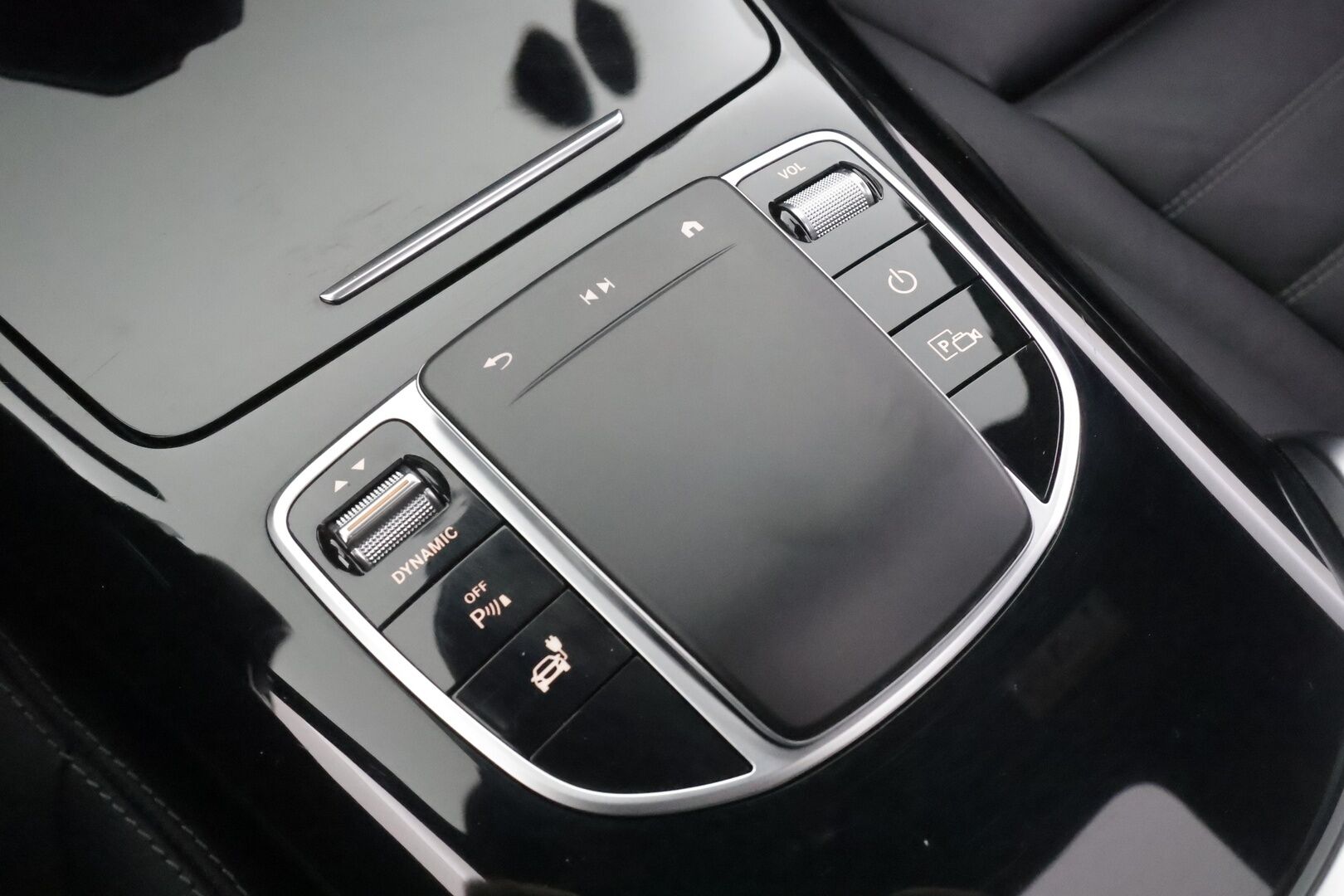 Mercedes-Benz EQC 2021 400 4Matic - | Distronic+ | Lisälämmitin | Koukku | Muistipenkit | Widescreen | Kattoluukku | Burmester | LED | 360-Kamera | Sporttinahat | Keyless | Apple&Android | Kahdet Renkaat |