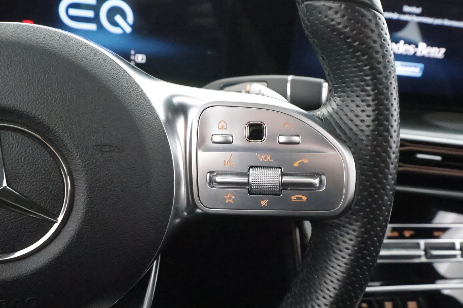 Mercedes-Benz EQC 2021 400 4Matic - | Distronic+ | Lisälämmitin | Koukku | Muistipenkit | Widescreen | Kattoluukku | Burmester | LED | 360-Kamera | Sporttinahat | Keyless | Apple&Android | Kahdet Renkaat |