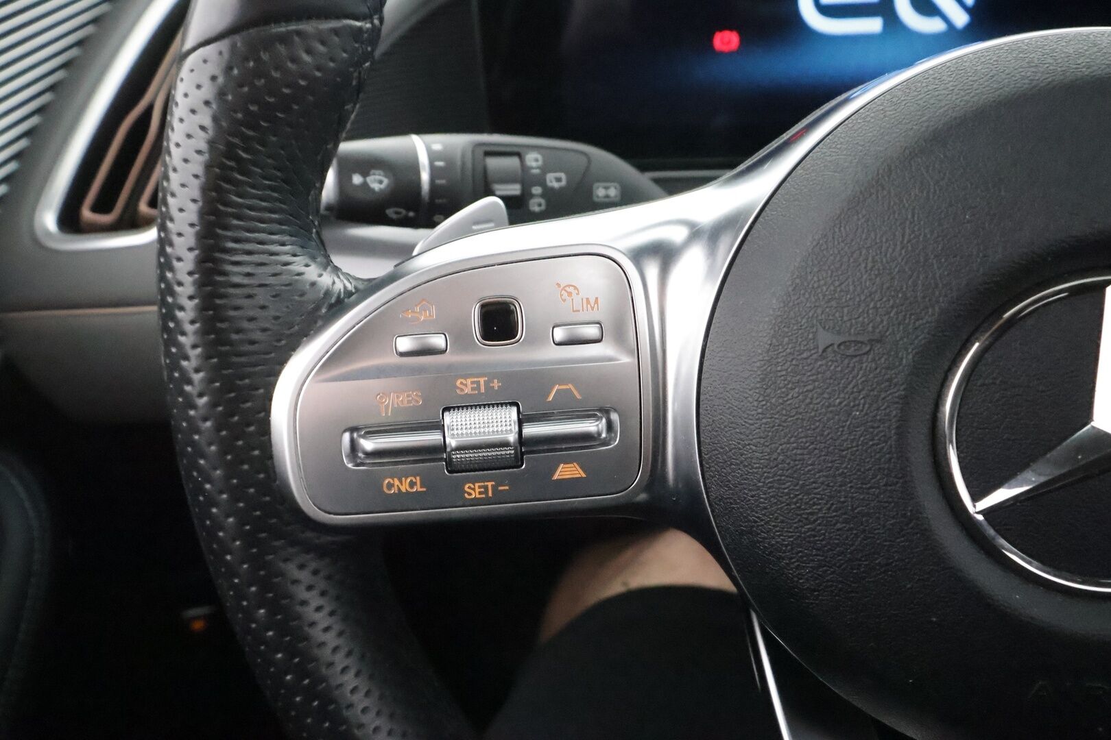 Mercedes-Benz EQC 2021 400 4Matic - | Distronic+ | Lisälämmitin | Koukku | Muistipenkit | Widescreen | Kattoluukku | Burmester | LED | 360-Kamera | Sporttinahat | Keyless | Apple&Android | Kahdet Renkaat |