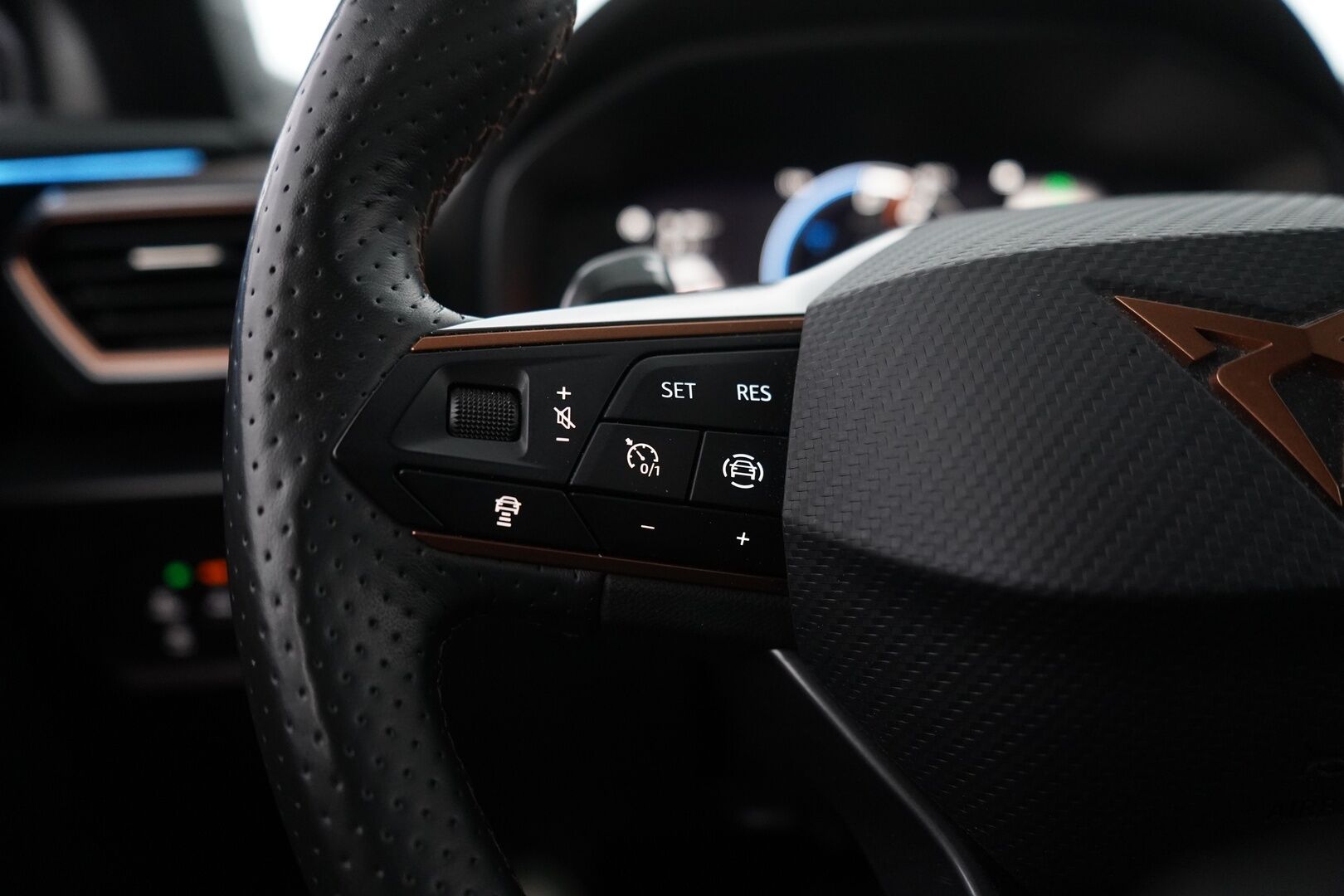 CUPRA FORMENTOR 2021 1.4 PHEV 150 kW e-HYBRID DSG *ACC / Kaistavahti / Digimittaristo / Keyless* - Viimeisin huolto 29tkm / Uudet kesärenkaat / Myydään juuri katsastettuna