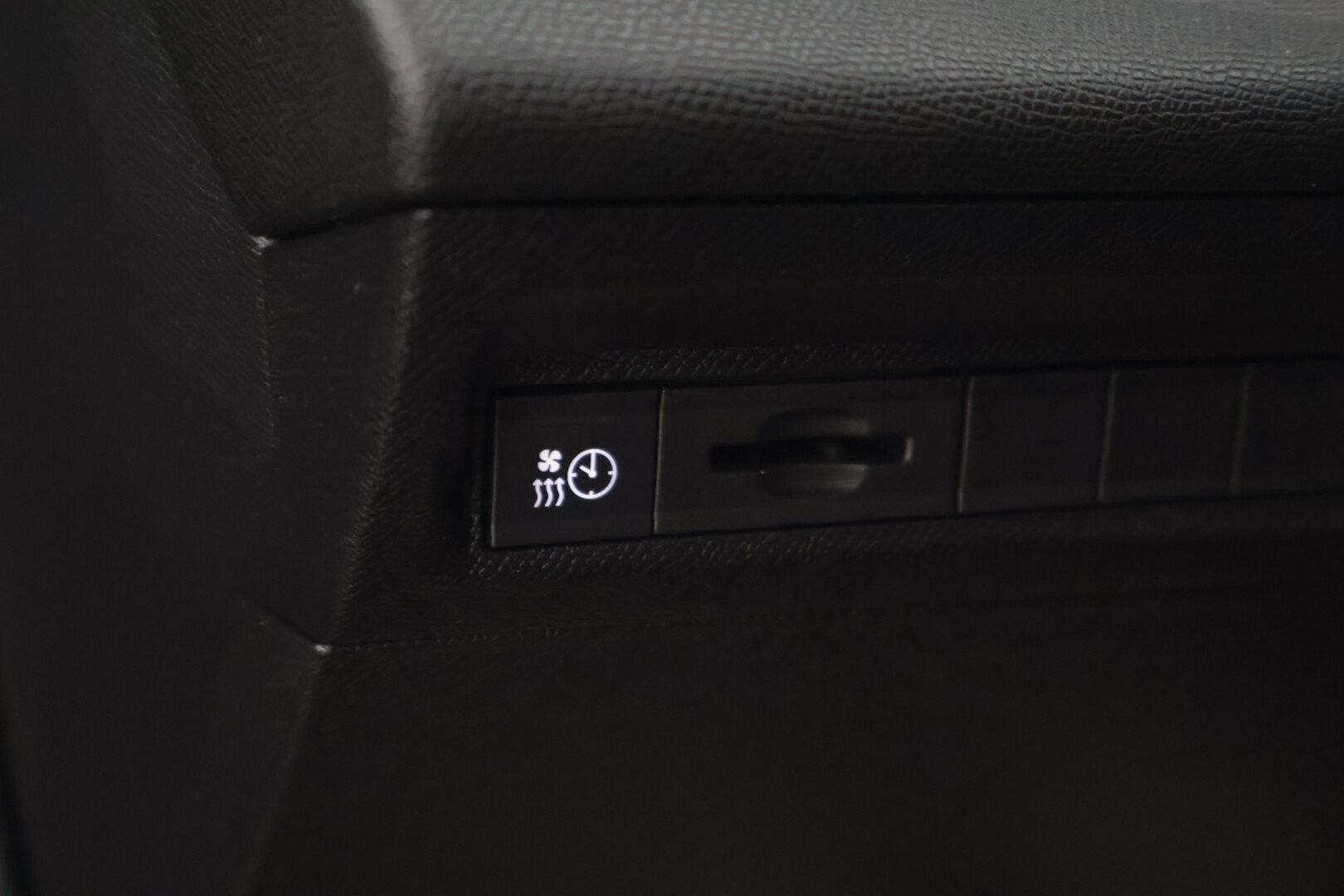 Peugeot E-308 2023 First Edition  54 kWh 156 Automaatti - | Suomi-auto | Lämpöpumppu | Keyless | 360 Peruutuskamera + tutkat edessä ja takana | Kahdet renkaat + vanteet |