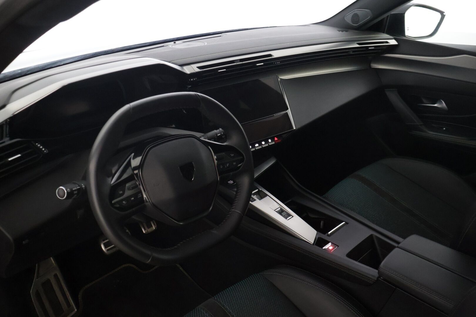 Peugeot E-308 2023 First Edition  54 kWh 156 Automaatti - | Suomi-auto | Lämpöpumppu | Keyless | 360 Peruutuskamera + tutkat edessä ja takana | Kahdet renkaat + vanteet |