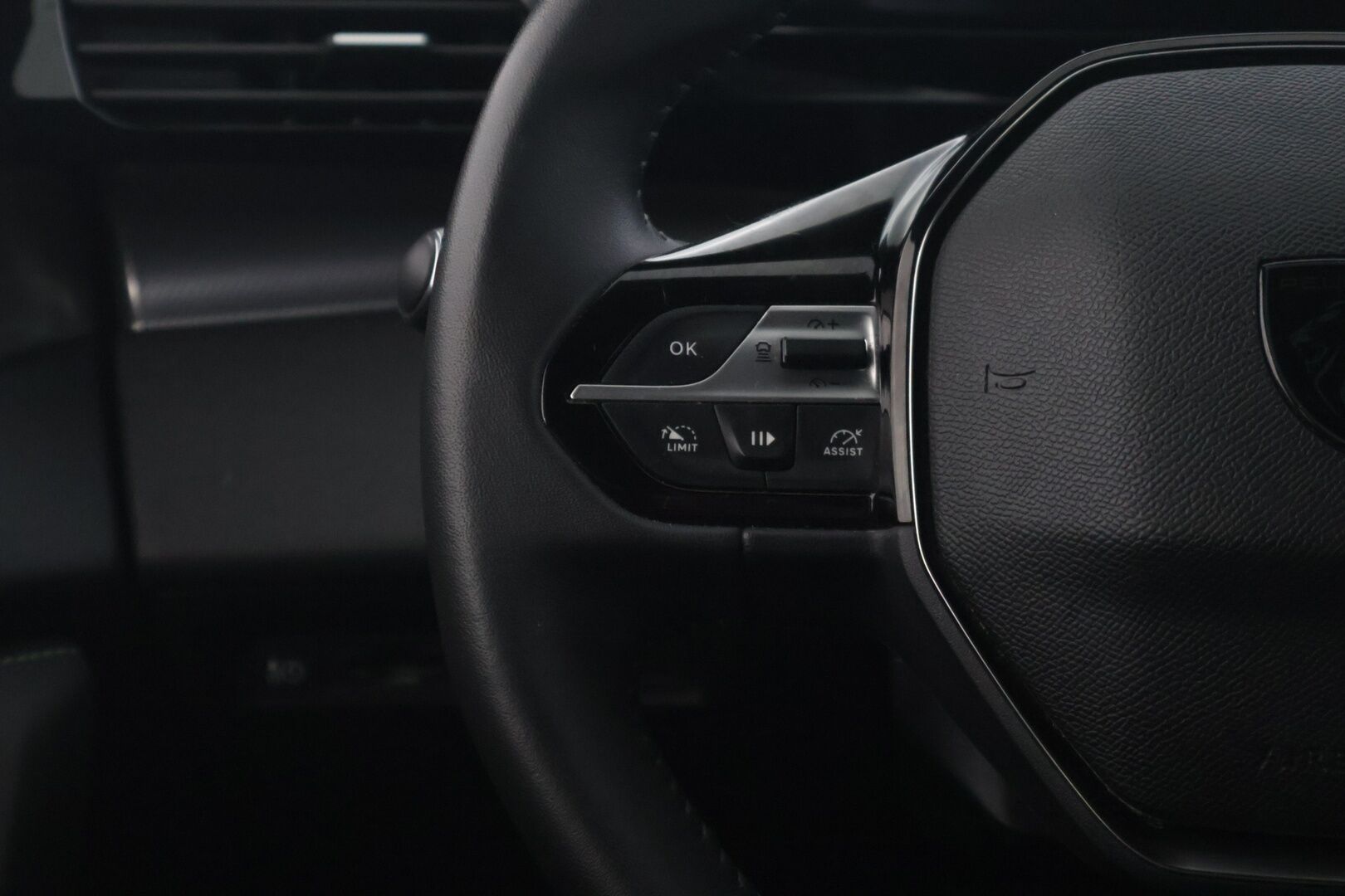 Peugeot E-308 2023 First Edition  54 kWh 156 Automaatti - | Suomi-auto | Lämpöpumppu | Keyless | 360 Peruutuskamera + tutkat edessä ja takana | Kahdet renkaat + vanteet |