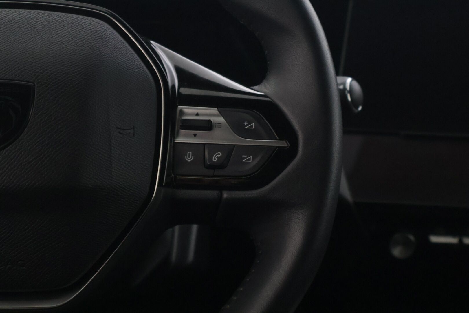 Peugeot E-308 2023 First Edition  54 kWh 156 Automaatti - | Suomi-auto | Lämpöpumppu | Keyless | 360 Peruutuskamera + tutkat edessä ja takana | Kahdet renkaat + vanteet |