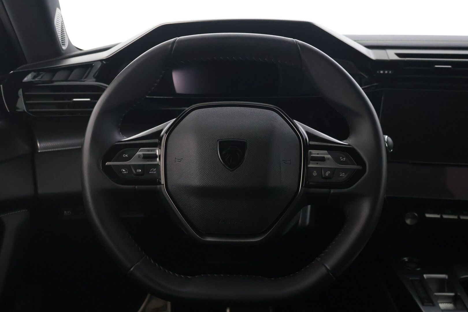 Peugeot E-308 2023 First Edition  54 kWh 156 Automaatti - | Suomi-auto | Lämpöpumppu | Keyless | 360 Peruutuskamera + tutkat edessä ja takana | Kahdet renkaat + vanteet |