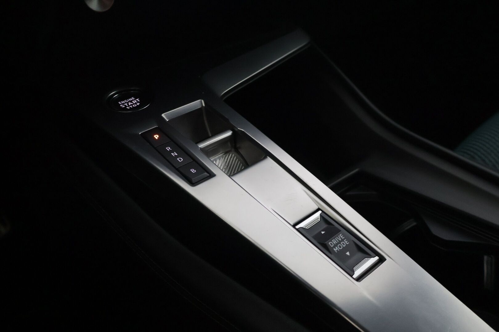 Peugeot E-308 2023 First Edition  54 kWh 156 Automaatti - | Suomi-auto | Lämpöpumppu | Keyless | 360 Peruutuskamera + tutkat edessä ja takana | Kahdet renkaat + vanteet |