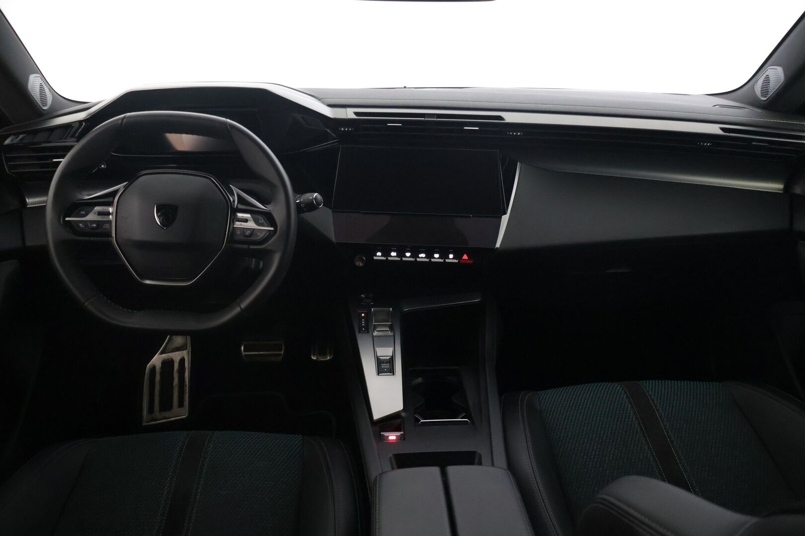 Peugeot E-308 2023 First Edition  54 kWh 156 Automaatti - | Suomi-auto | Lämpöpumppu | Keyless | 360 Peruutuskamera + tutkat edessä ja takana | Kahdet renkaat + vanteet |