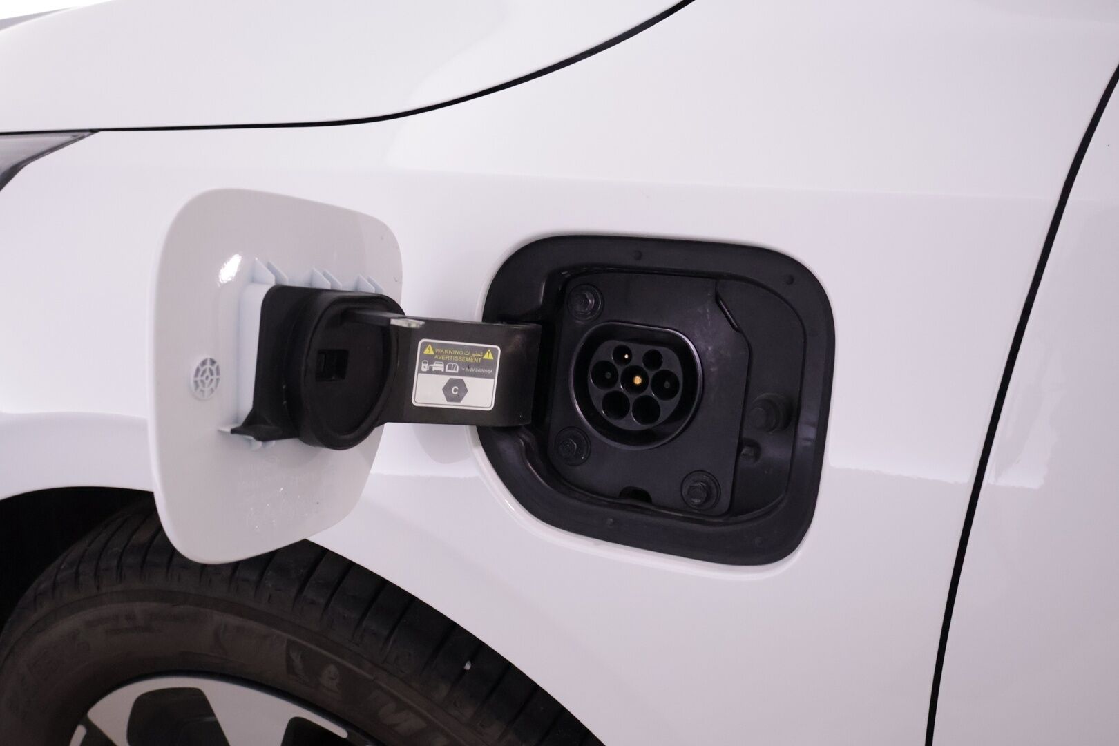 Kia Ceed 2024 1.6 GDI Plug-In Hybrid Business Premium SW DCT Aut *ACC / Kamera / KeyLessGo / LED / Navi / Puolinahat / Ratinlämmitin* - Kahdet huippukuntoiset merkkirenkaat! / Takuu voimassa / Vaihtoehto uudelle!