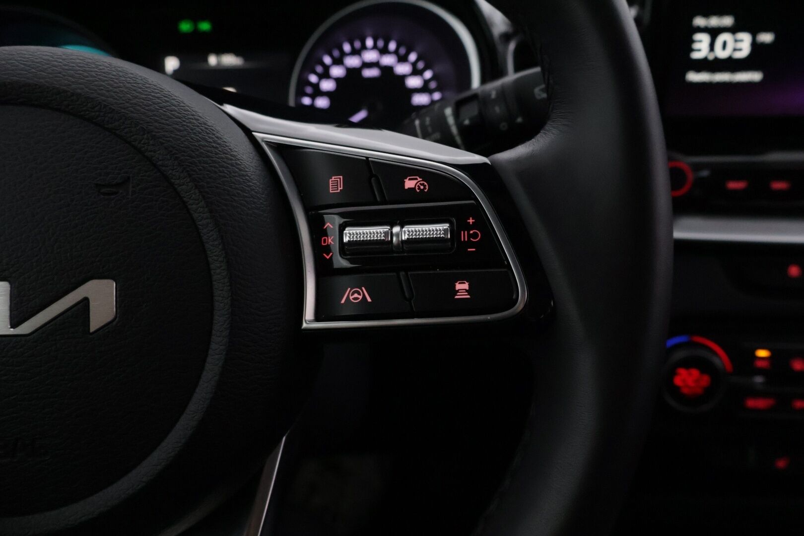 Kia Ceed 2024 1.6 GDI Plug-In Hybrid Business Premium SW DCT Aut *ACC / Kamera / KeyLessGo / LED / Navi / Puolinahat / Ratinlämmitin* - Kahdet huippukuntoiset merkkirenkaat! / Takuu voimassa / Vaihtoehto uudelle!