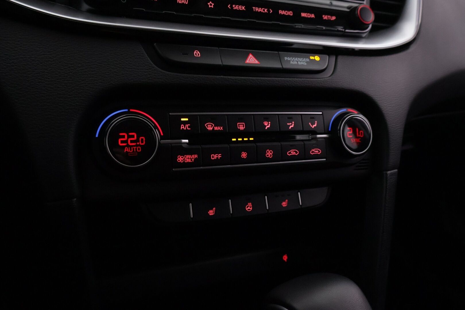 Kia Ceed 2024 1.6 GDI Plug-In Hybrid Business Premium SW DCT Aut *ACC / Kamera / KeyLessGo / LED / Navi / Puolinahat / Ratinlämmitin* - Kahdet huippukuntoiset merkkirenkaat! / Takuu voimassa / Vaihtoehto uudelle!