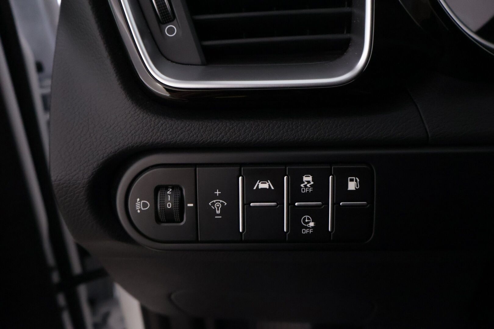 Kia Ceed 2024 1.6 GDI Plug-In Hybrid Business Premium SW DCT Aut *ACC / Kamera / KeyLessGo / LED / Navi / Puolinahat / Ratinlämmitin* - 1-omisteinen / Kahdet hyvät renkaat vantein*