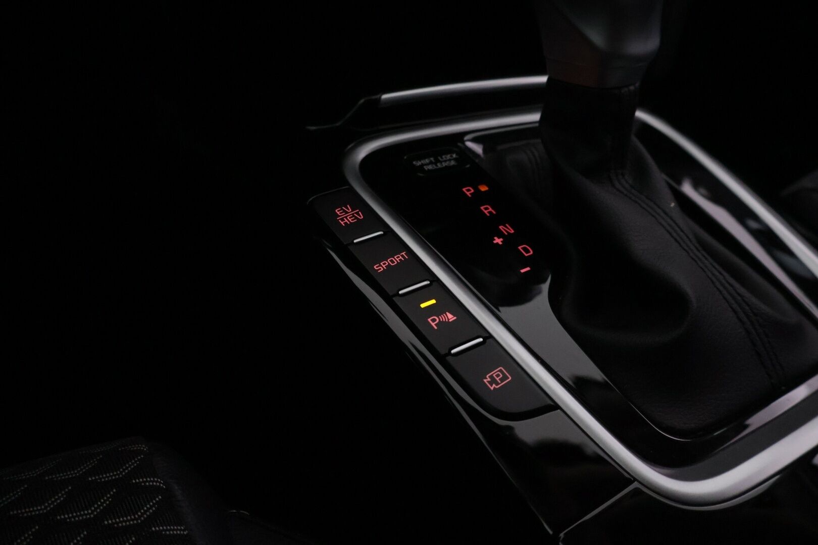 Kia Ceed 2024 1.6 GDI Plug-In Hybrid Business Premium SW DCT Aut *ACC / Kamera / KeyLessGo / LED / Navi / Puolinahat / Ratinlämmitin* - 1-omisteinen / Kahdet hyvät renkaat vantein*