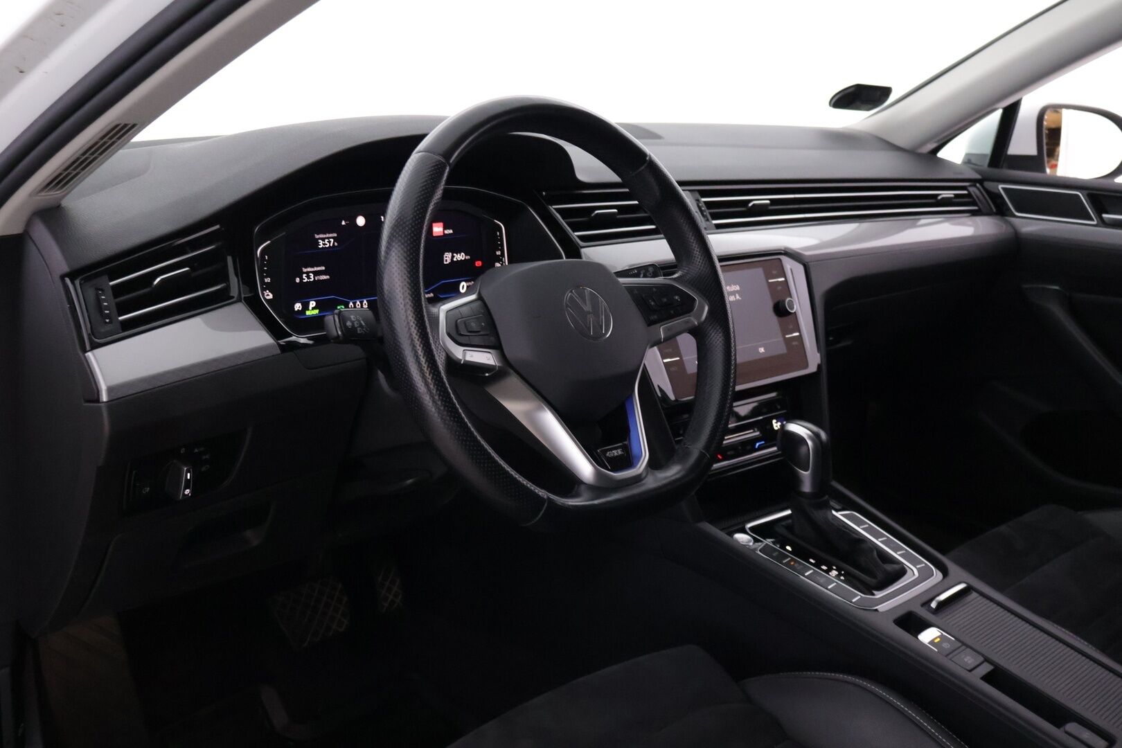 Volkswagen Passat 2021 Variant GTE Plug-In Hybrid 160 kW DSG* Digimittaristo / ACC / S.luukku / Nahka-alcantara / P. tutkat / Navi * - Facelift malli / Hiljentävät etulasit / 2x renkailla ja vanteilla / Hyvä huoltohistoria / 